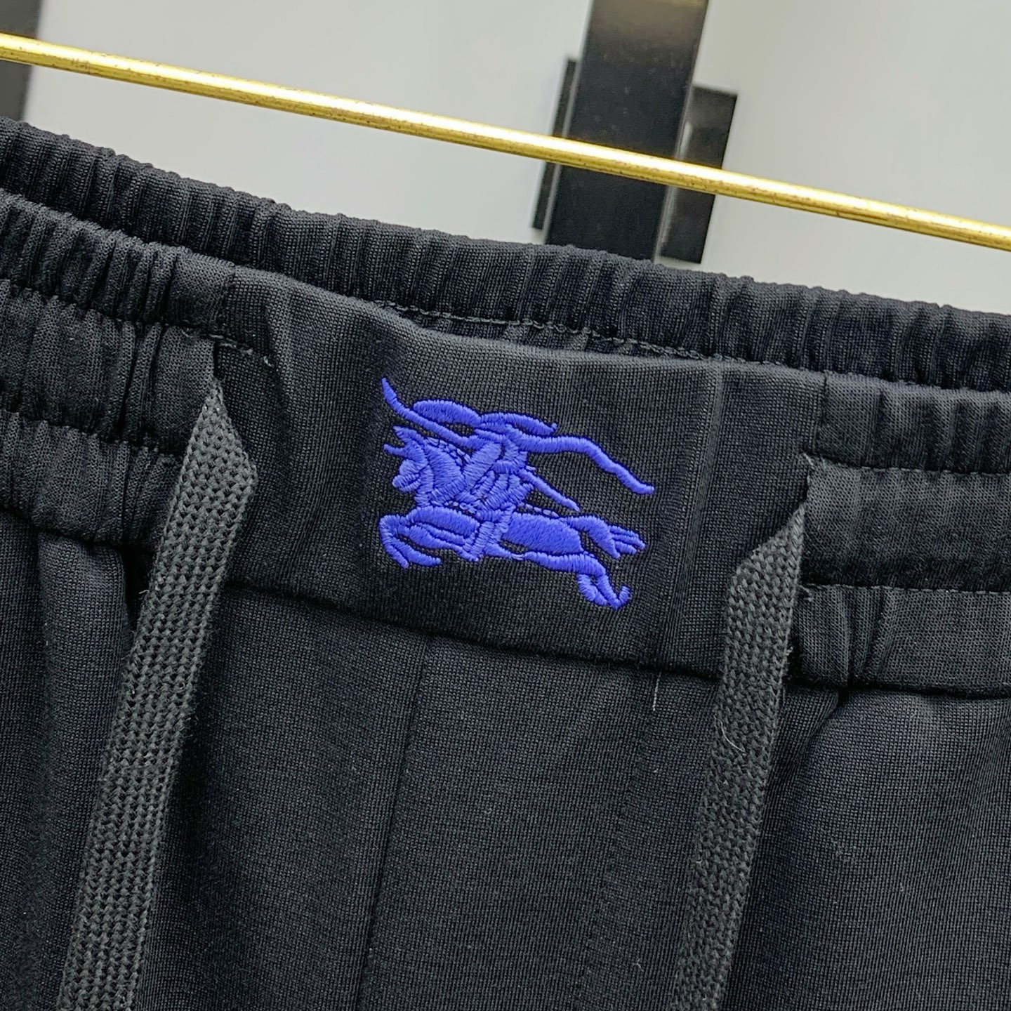 P巴宝莉【新品】25SS夏季新款休闲裤.定制铜氨丝空气层混纺面料，抗皱不粘灰抗静电，面料柔软舒适有垂感.
