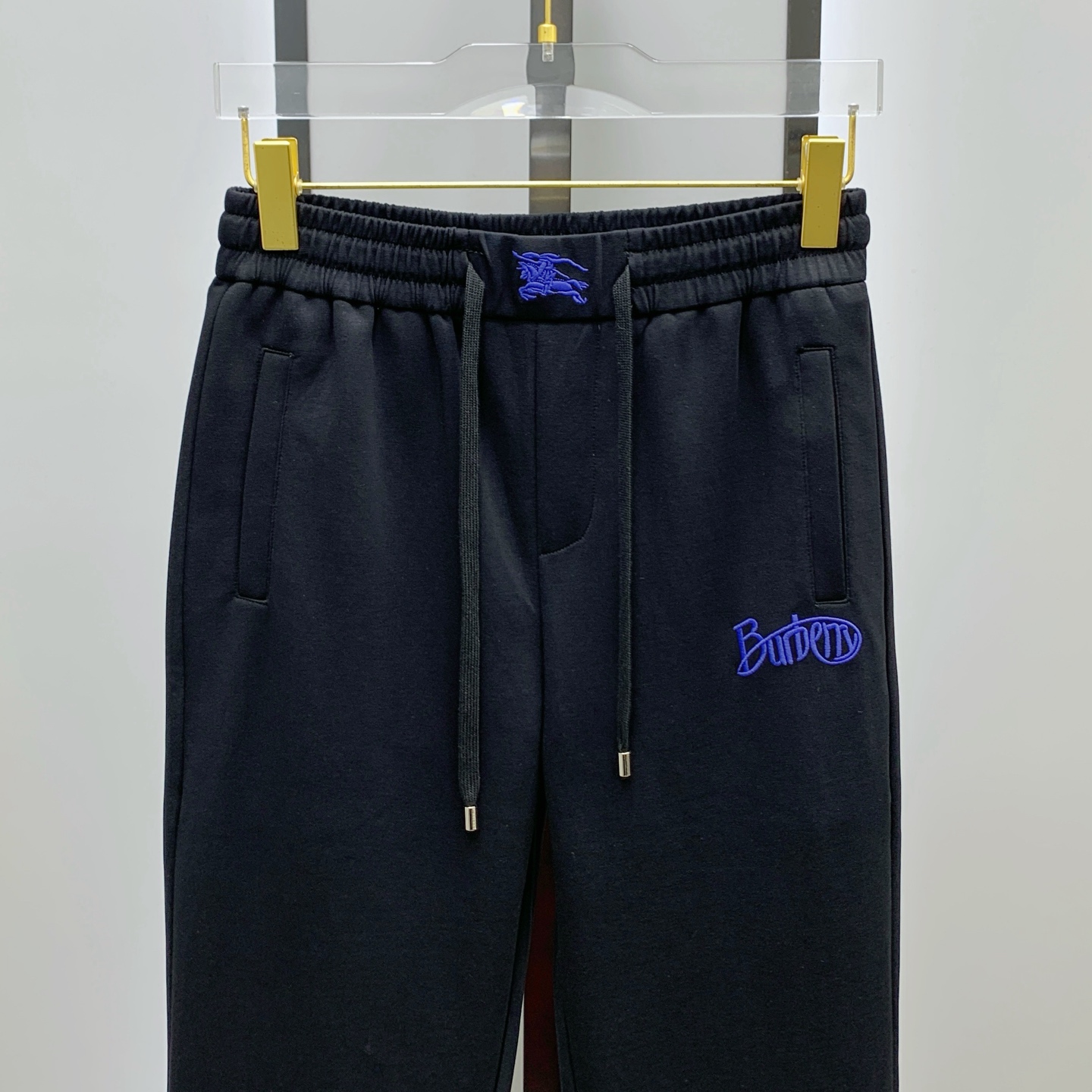 P巴宝莉【新品】25SS夏季新款休闲裤.定制铜氨丝空气层混纺面料，抗皱不粘灰抗静电，面料柔软舒适有垂感.