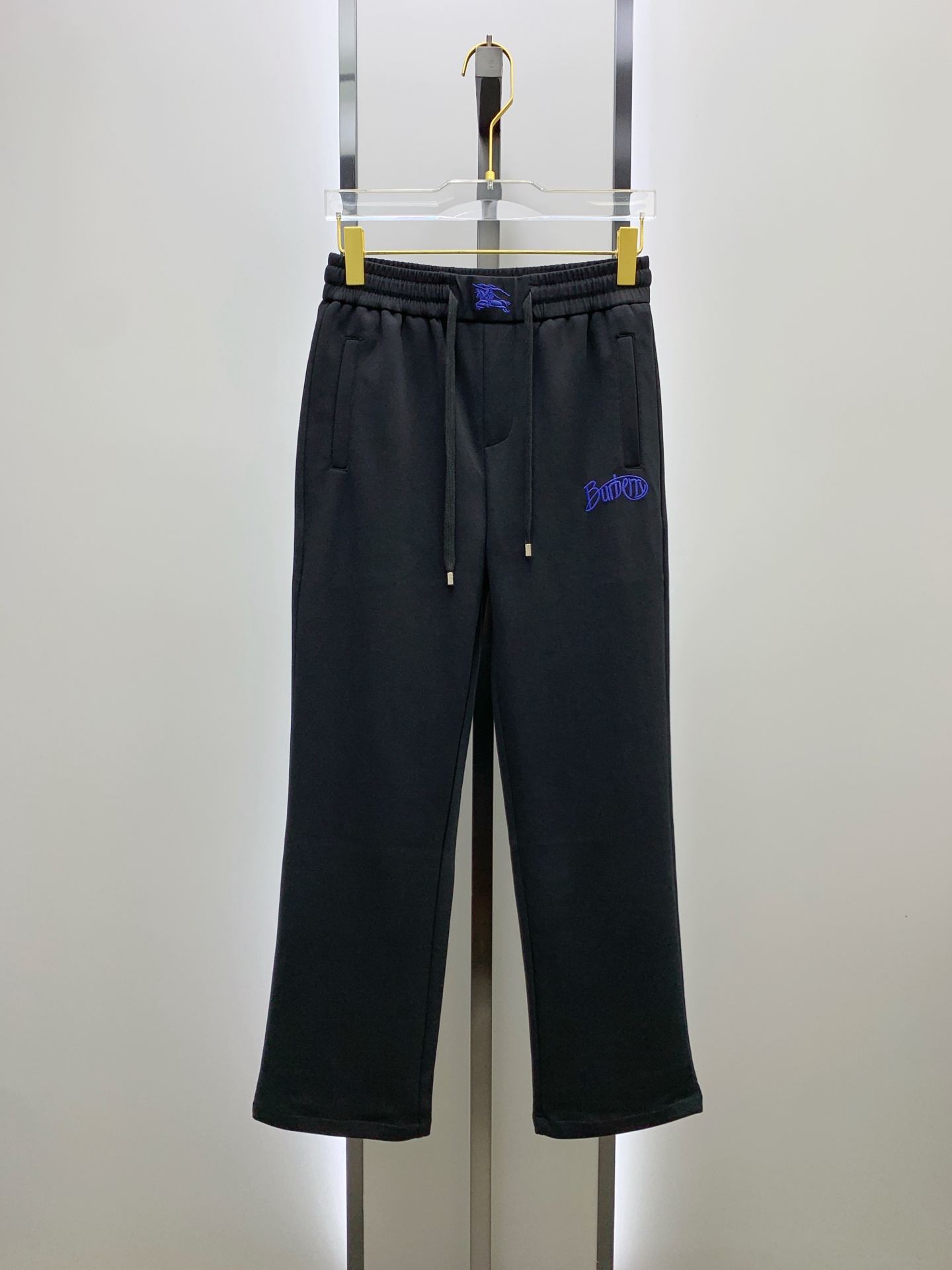 P巴宝莉【新品】25SS夏季新款休闲裤.定制铜氨丝空气层混纺面料，抗皱不粘灰抗静电，面料柔软舒适有垂感.