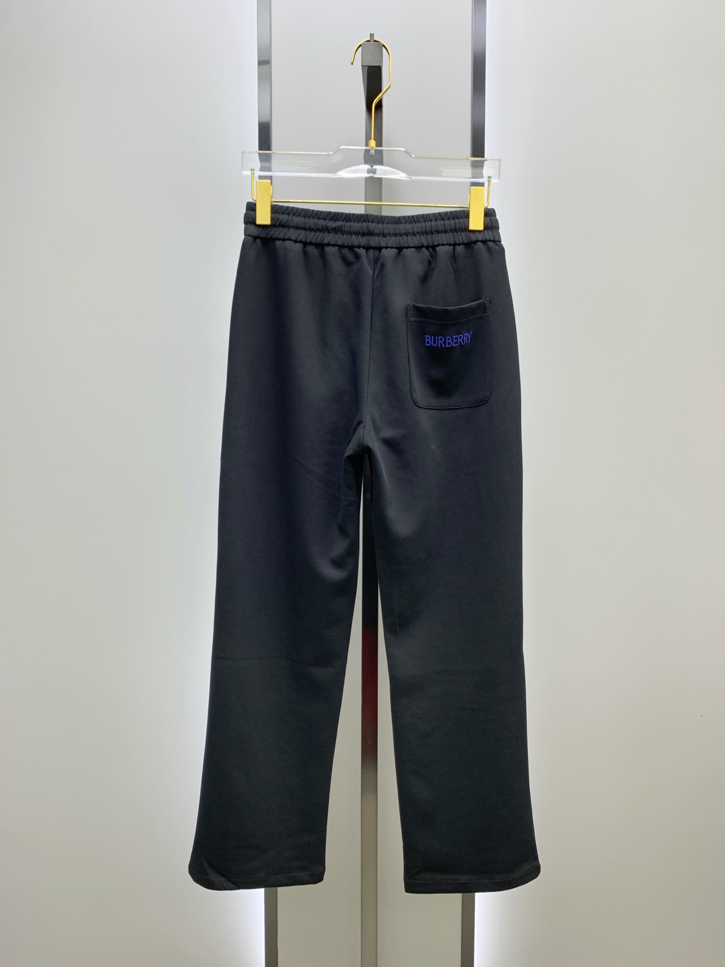 P巴宝莉【新品】25SS夏季新款休闲裤.定制铜氨丝空气层混纺面料，抗皱不粘灰抗静电，面料柔软舒适有垂感.