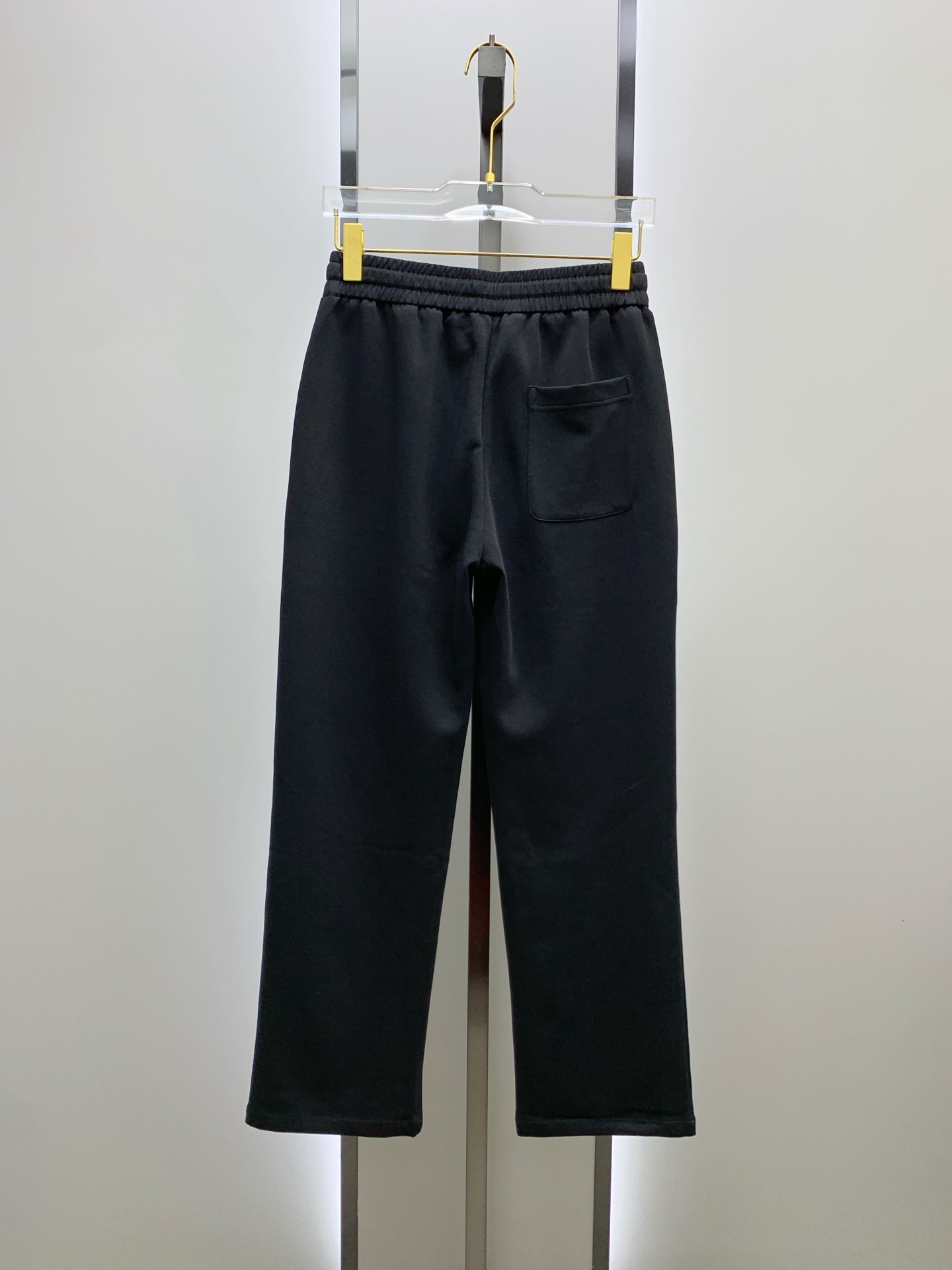 P始祖鸟【新品】25SS夏季新款休闲裤.定制铜氨丝空气层混纺面料，抗皱不粘灰抗静电，面料柔软舒适有垂感.