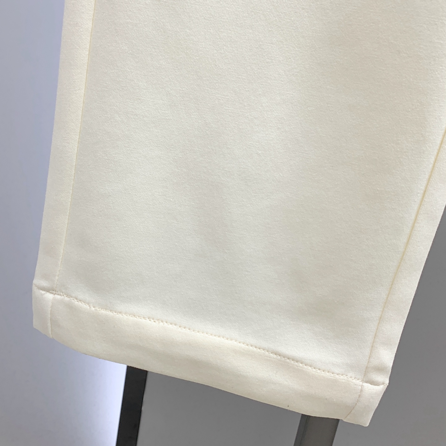 Plp。【新品】25SS夏季新款休闲裤.定制铜氨丝空气层混纺面料，抗皱不粘灰抗静电，面料柔软舒适有垂感.