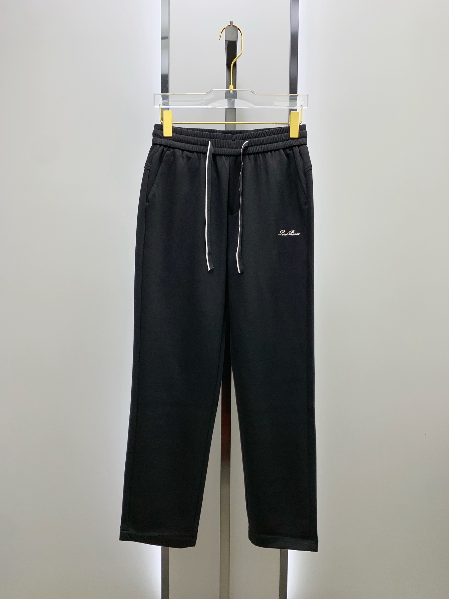 Plp。【新品】25SS夏季新款休闲裤.定制铜氨丝空气层混纺面料，抗皱不粘灰抗静电，面料柔软舒适有垂感.