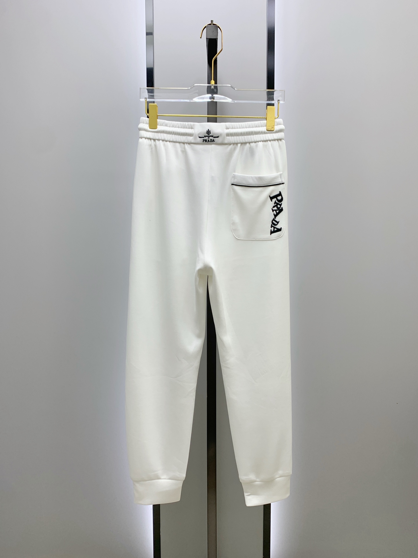 P普拉达【新品】25SS夏季新款休闲裤.定制铜氨丝空气层混纺面料，抗皱不粘灰抗静电，面料柔软舒适有垂感.