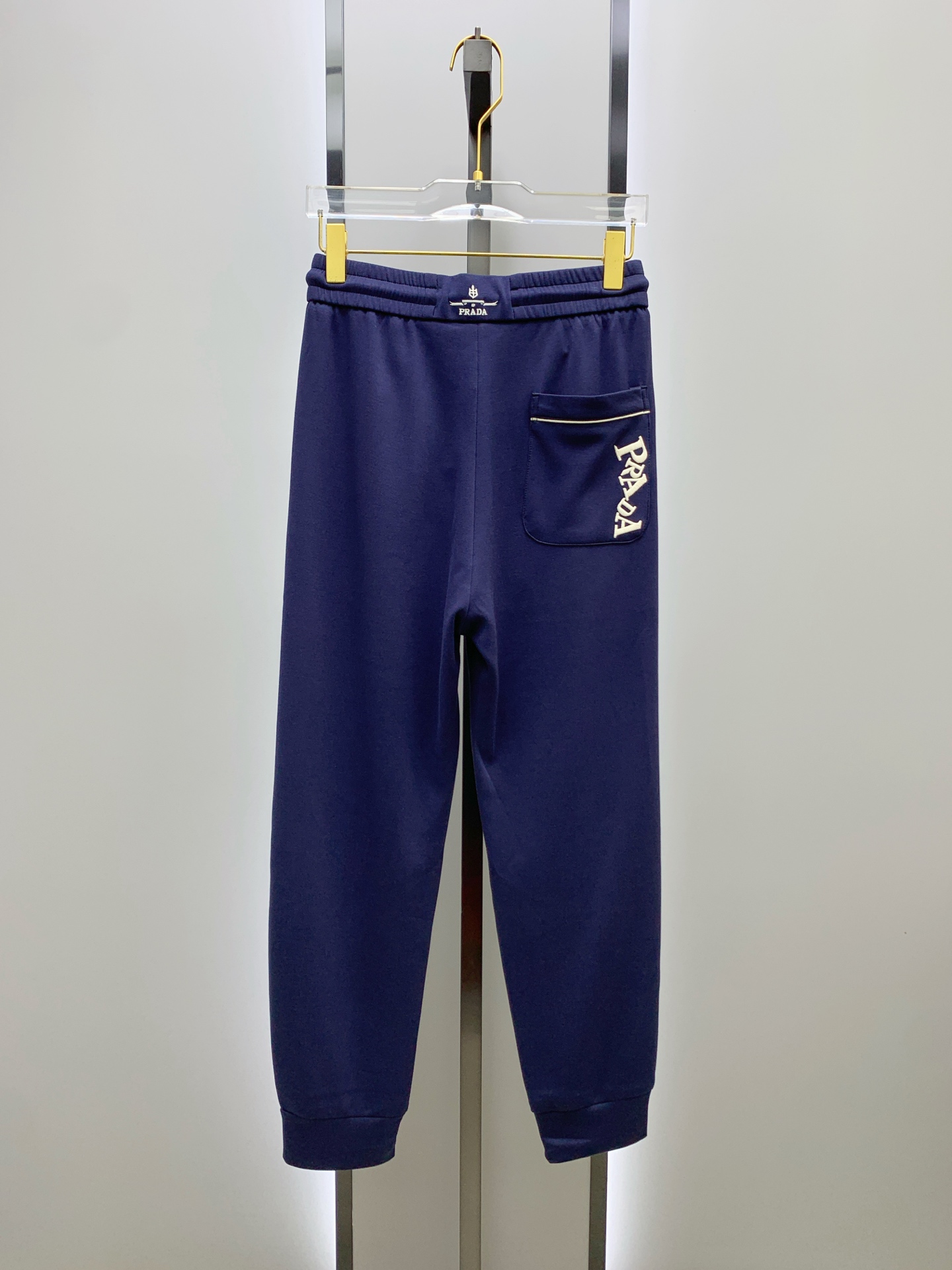 P普拉达【新品】25SS夏季新款休闲裤.定制铜氨丝空气层混纺面料，抗皱不粘灰抗静电，面料柔软舒适有垂感.