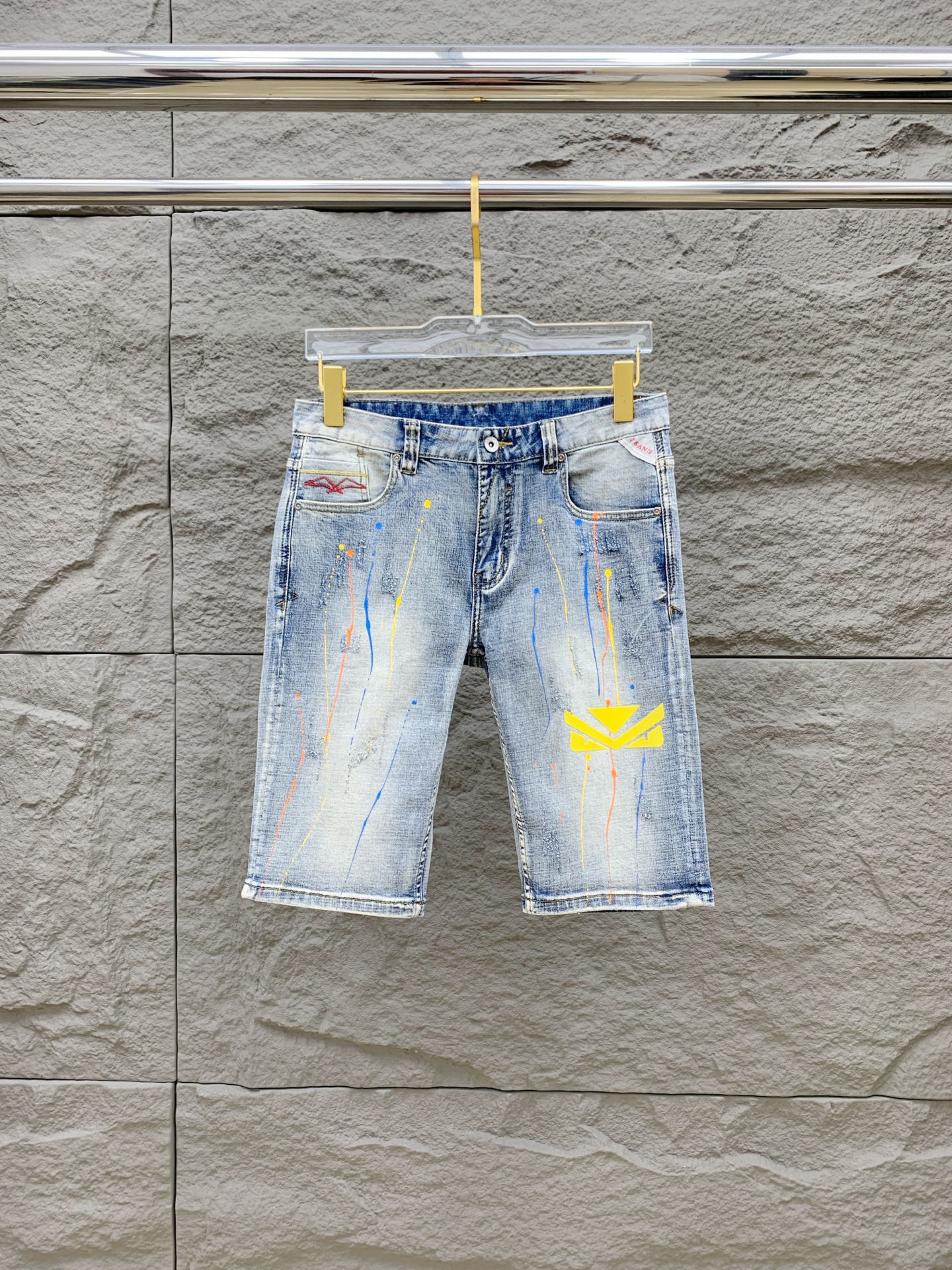 NO:509651,Fendi [New Product] is available for high-end exclusive sale. The 25SS four-season super-burning street-explosion series is the most exclusive and grandly launched. Original custom high-end quality fabric, customized hardware style slim-fitting tailoring, fabric with elasticity, micro-elastic upper body comfort, a must-have item!  Counter size 29-38 (no 35 no 37), fendi, shorts, alexander wang19860909芬迪【新品】高端独家发售 25SS四季款超燃炸街系列之最牛仔短裤 独家隆重推出 原版定制高端品质面料 定制五金版型修身剪裁 面料带弹力 微弹上身舒适度超高 必爆单品！专柜尺码29-38（无35无37）,,fendi,shorts,alexander wang,Men's clothing