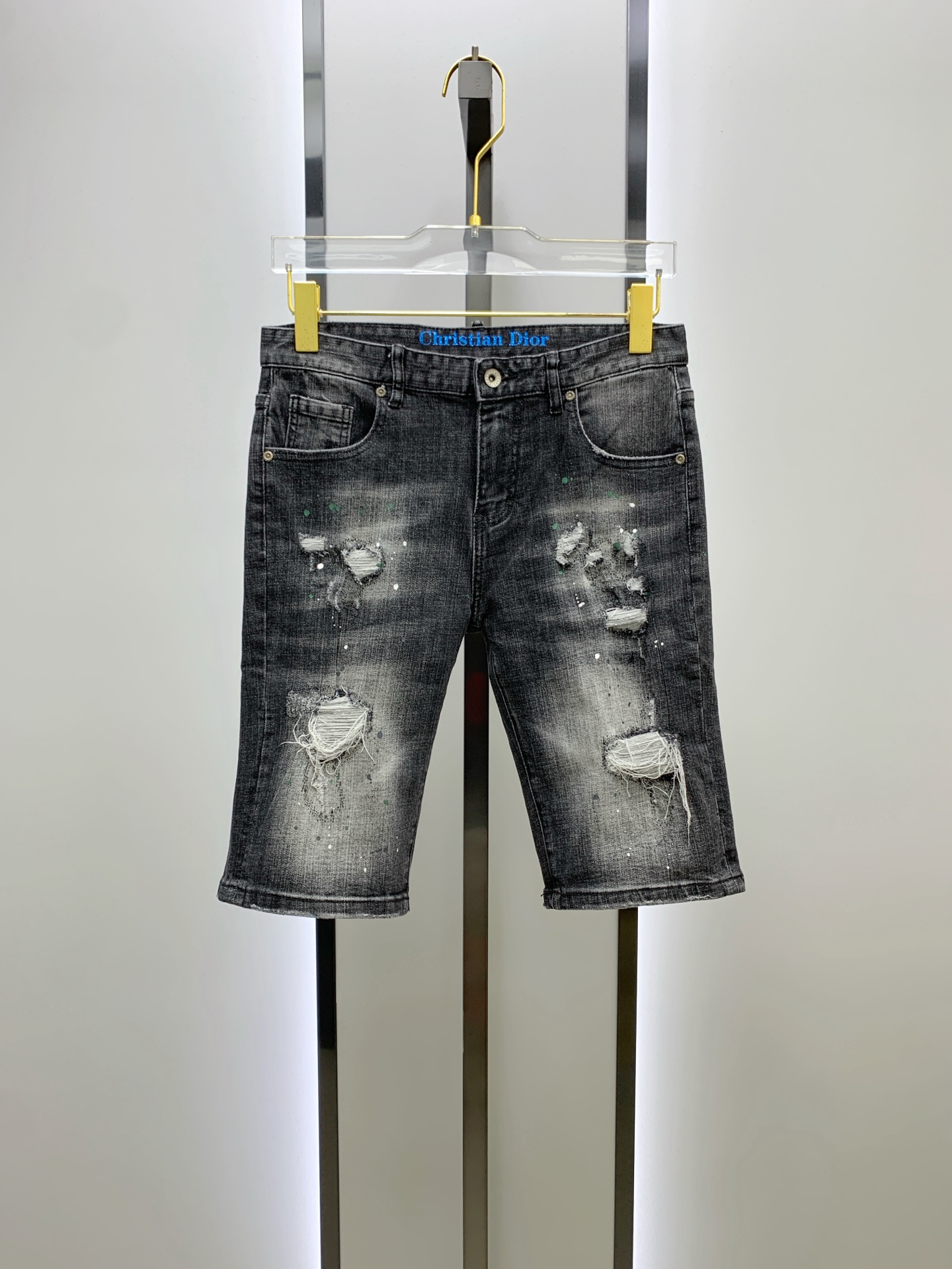 NO:500334,Dior [New Product] is available for high-end exclusive sale. The 25SS four-season super-burning street-explosion series is the most exclusive and grandly launched. Original custom high-end quality fabric, customized hardware style slim-fitting tailoring, fabric with elasticity, micro-elastic upper body comfort, a must-have item!  Counter size 29-38 (no 35 no 37), Dior, shorts, alexander wang19860909迪奥【新品】高端独家发售 25SS四季款超燃炸街系列之最牛仔短裤 独家隆重推出 原版定制高端品质面料 定制五金版型修身剪裁 面料带弹力 微弹上身舒适度超高 必爆单品！专柜尺码29-38（无35无37）,,dior,shorts,alexander wang,Men's clothing