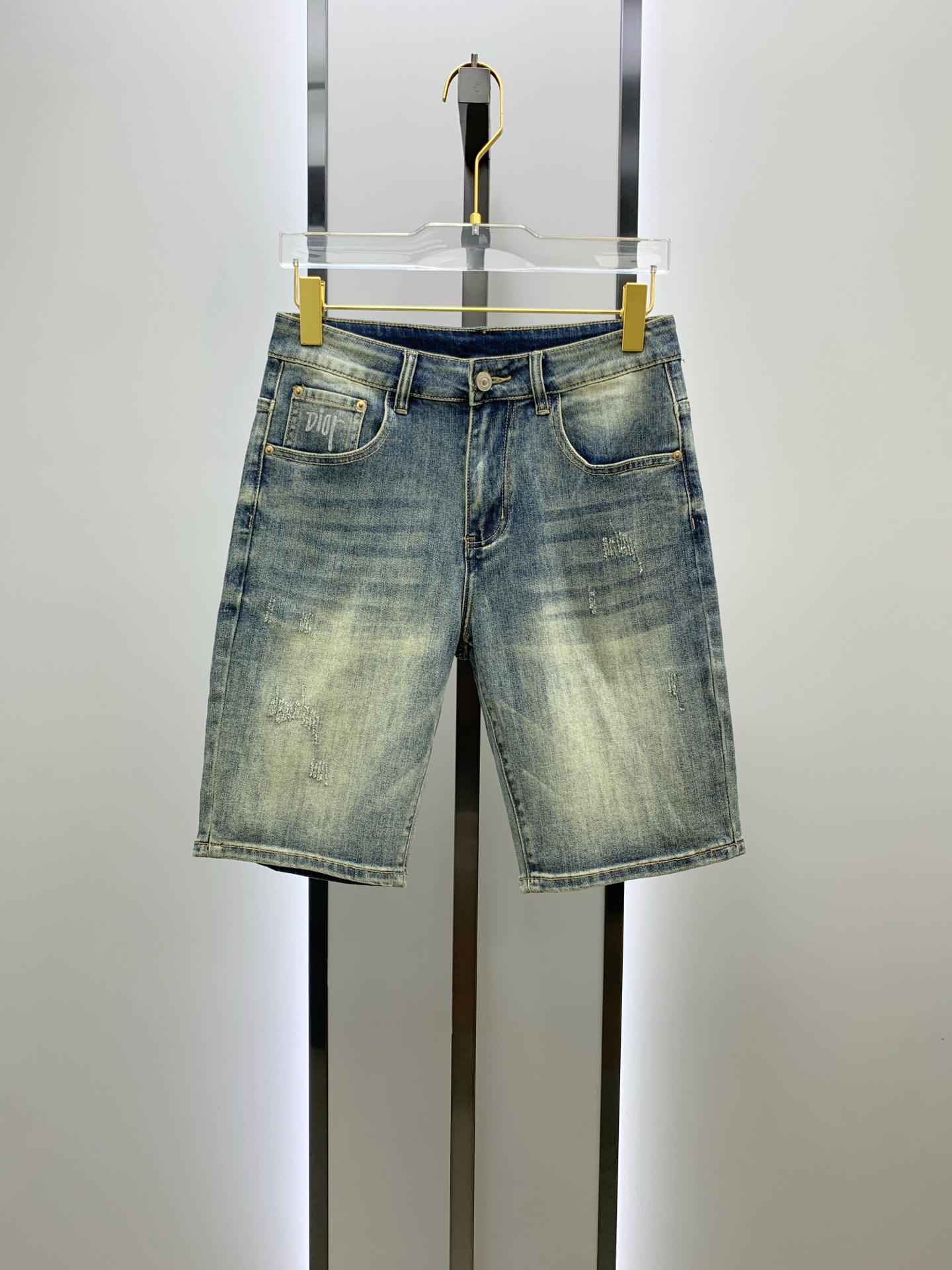 NO:521131,Dior [New Product] is available for high-end exclusive sale. The 25SS four-season super-burning street-explosion series is the most exclusive and grandly launched. Original custom high-end quality fabric, customized hardware style slim-fitting tailoring, fabric with elasticity, micro-elastic upper body comfort, a must-have item!  Counter size 29-38 (no 35 no 37), Dior, shorts, alexander wang19860909迪奥【新品】高端独家发售 25SS四季款超燃炸街系列之最牛仔短裤 独家隆重推出 原版定制高端品质面料 定制五金版型修身剪裁 面料带弹力 微弹上身舒适度超高 必爆单品！专柜尺码29-38（无35无37）,,dior,shorts,alexander wang,Men's clothing