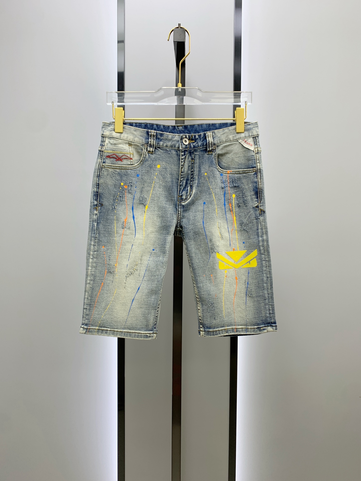 NO:521139,Fendi [New Product] is available for high-end exclusive sale. The 25SS four-season super-burning street-explosion series is the most exclusive and grandly launched. Original custom high-end quality fabric, customized hardware style slim-fitting tailoring, fabric with elasticity, micro-elastic upper body comfort, a must-have item!  Counter size 29-38 (no 35 no 37), fendi, shorts, alexander wang19860909芬迪【新品】高端独家发售 25SS四季款超燃炸街系列之最牛仔短裤 独家隆重推出 原版定制高端品质面料 定制五金版型修身剪裁 面料带弹力 微弹上身舒适度超高 必爆单品！专柜尺码29-38（无35无37）,,fendi,shorts,alexander wang,Men's clothing