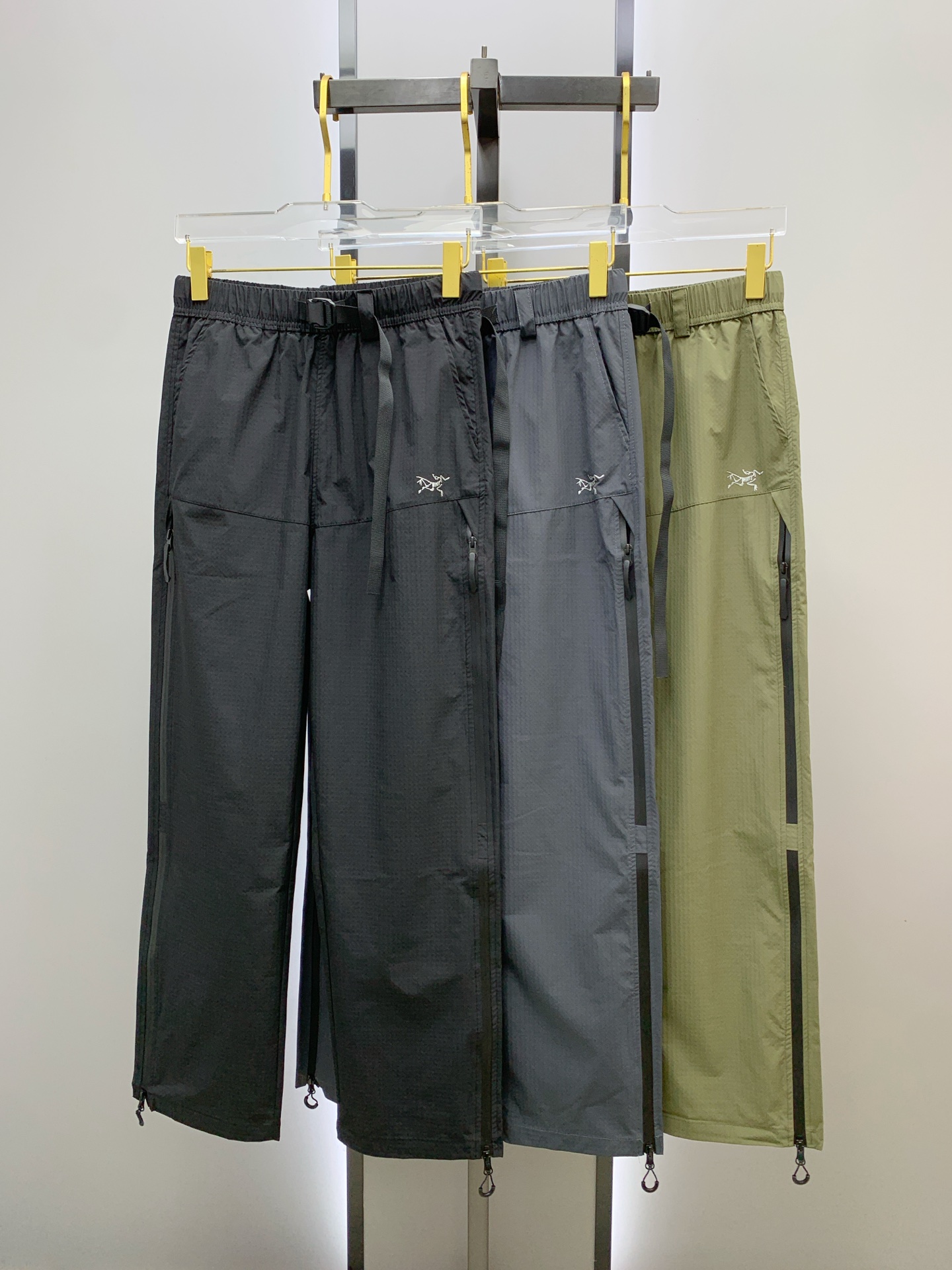 NO:438668,SS Spring and Summer Archaeopteryx hits!  Solid color casual pants, specially provided fabrics. All civil servants/office workers/broad spectrum people are available. The complete set of the latest hang tags/responsive MILANO classic main mark!  Original Italian flavor!  Integrated locked edges and wraps!  Code number M-2XL, arc'teryx,alexander wang19860909SS春夏 始祖鸟爆款来袭！纯色休闲裤,特供面料. 公务员/上班族/广谱人群均可.全套最新款吊牌/延用MILANO经典主唛！原汁原味的意大利制造风味！一体化锁边包边！码数M-2XL,arc'teryx,alexander wang,Men's clothing