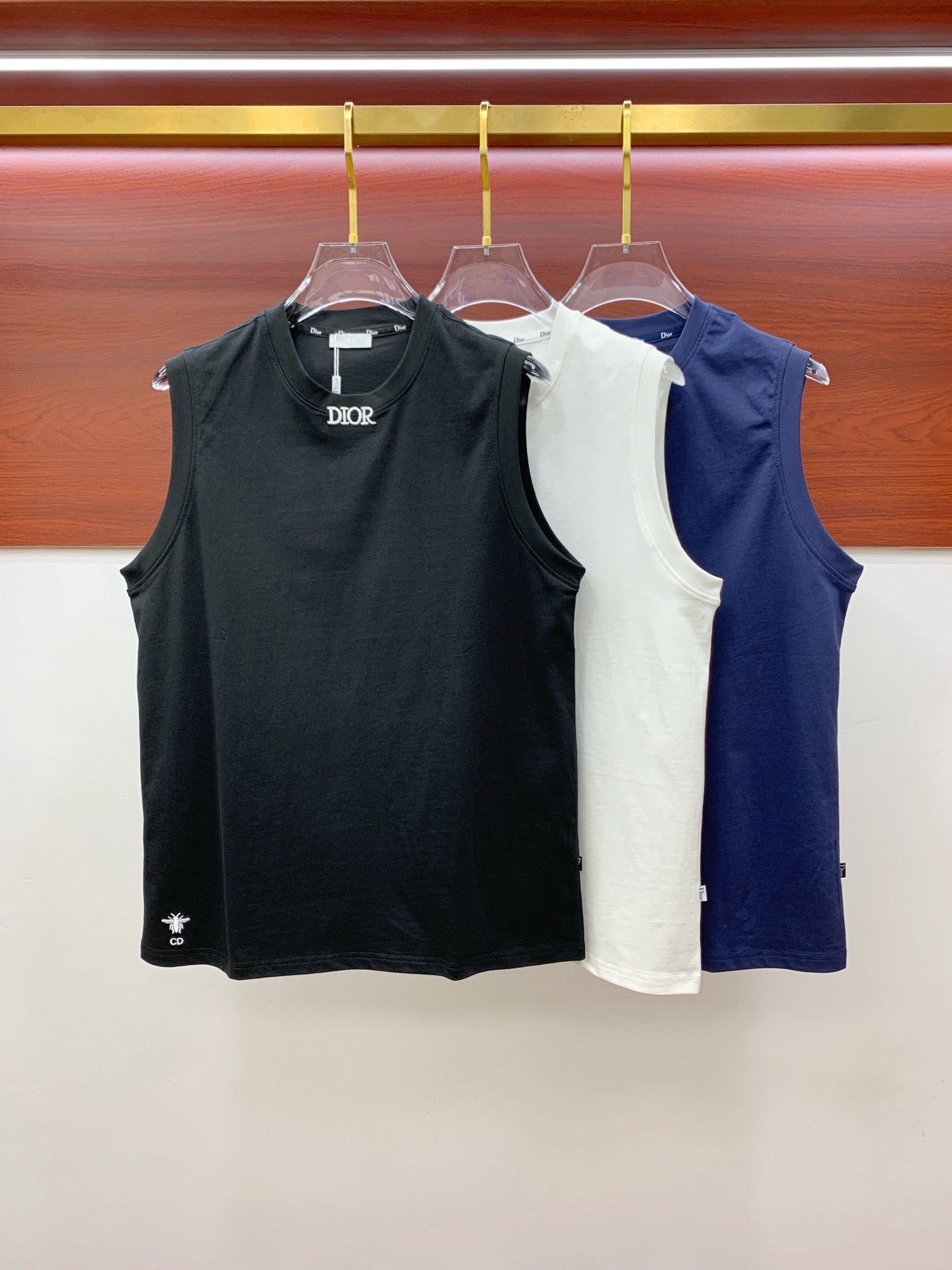 NO:451921,Dior 25ss new vest, neckline and cuff reinforced threads are not easy to deform, neckline wrap threads, neck foot logo logo side wheat!  The fabric is washed and has a comfortable feel, skin-friendly and breathable without pilling!  Same model for men and women Size M-3XL, Dior, alexander wang19860909迪奥25ss新款背心 领口和袖口增强螺纹不易变形 领口包条螺纹、领脚标识logo侧麦！面料经洗水处理,手感舒适,亲肤透气不起球！男女同款 尺码M-3XL,,dior,alexander wang,Men's clothing