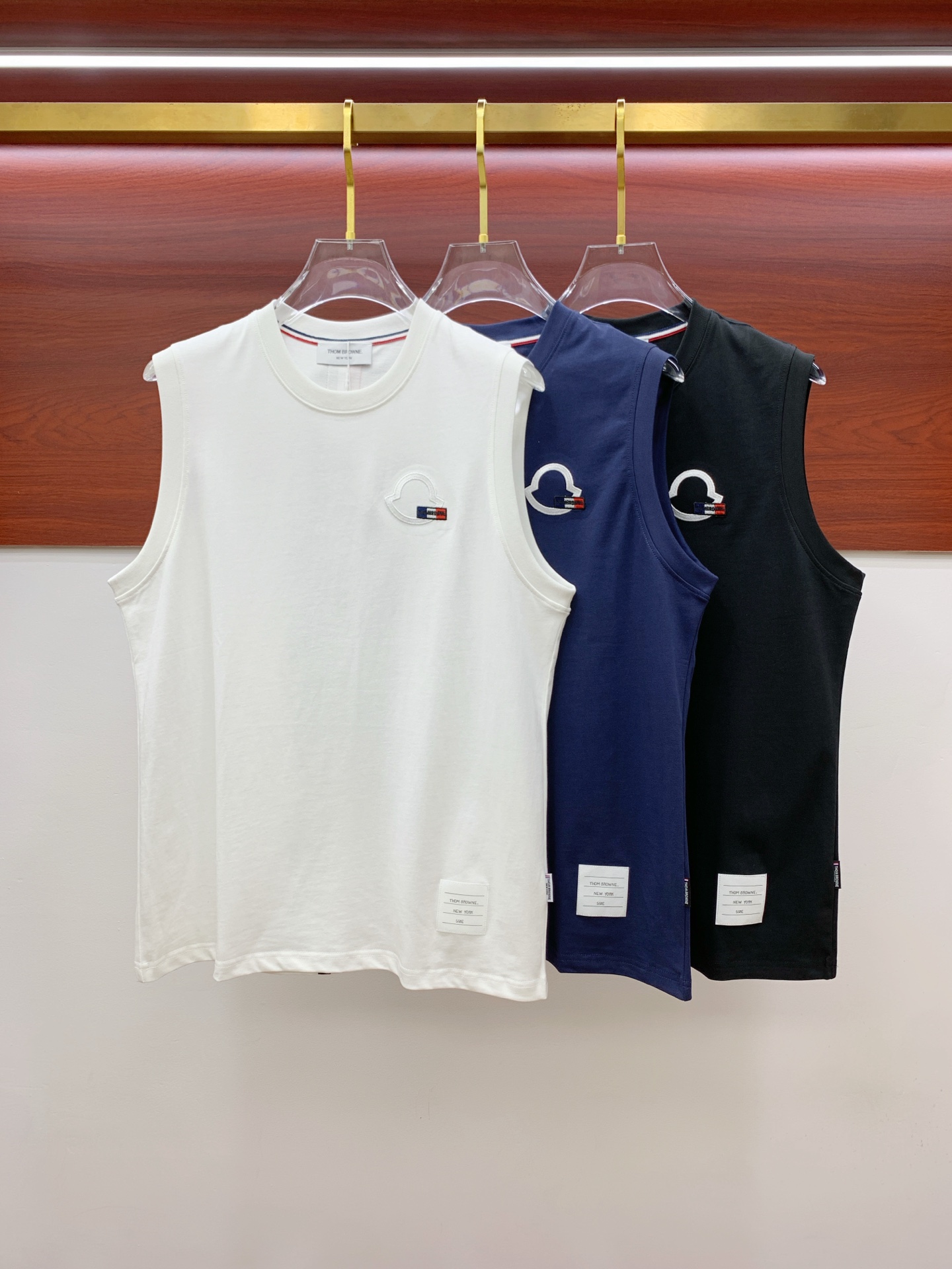 NO:451929,TB25ss new vest, neckline and cuff reinforced threads are not easy to deform, neckline wrap threads, neck foot logo logo side wheat!  The fabric is washed and has a comfortable feel, skin-friendly and breathable without pilling!  Same model for men and women Size M-3XL, alexander wang19860909TB25ss新款背心 领口和袖口增强螺纹不易变形 领口包条螺纹、领脚标识logo侧麦！面料经洗水处理,手感舒适,亲肤透气不起球！男女同款 尺码M-3XL,,alexander wang,Men's clothing