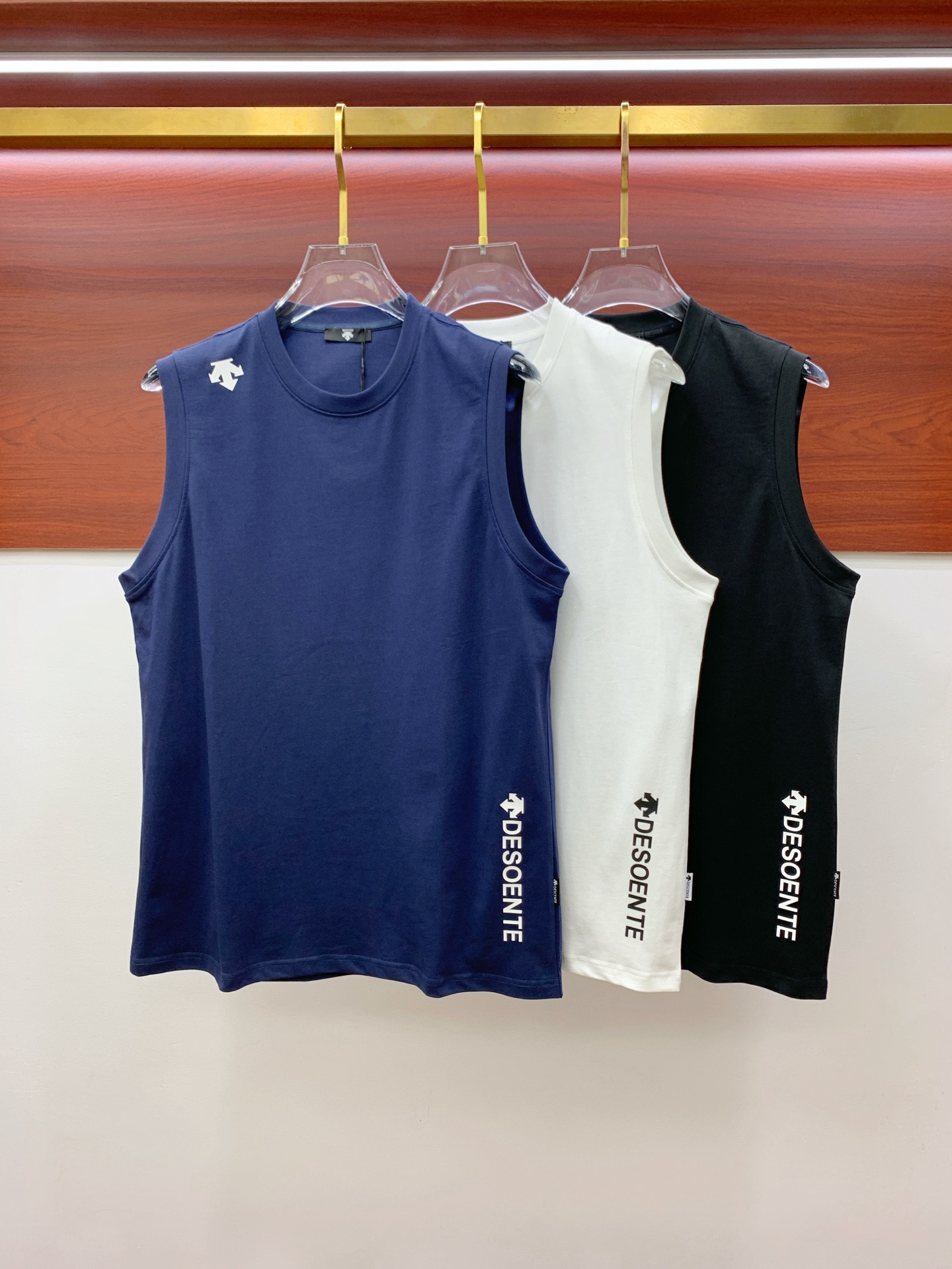 NO:451947,The new DiSant 25ss vest, the neckline and cuff reinforced threads are not easy to deform, the neckline cover threads, the neckline foot logo logo side wheat!  The fabric is washed and has a comfortable feel, skin-friendly and breathable without pilling!  Same model for men and women Size M-3XL, alexander wang19860909迪桑特25ss新款背心 领口和袖口增强螺纹不易变形 领口包条螺纹、领脚标识logo侧麦！面料经洗水处理,手感舒适,亲肤透气不起球！男女同款 尺码M-3XL,,alexander wang,Men's clothing