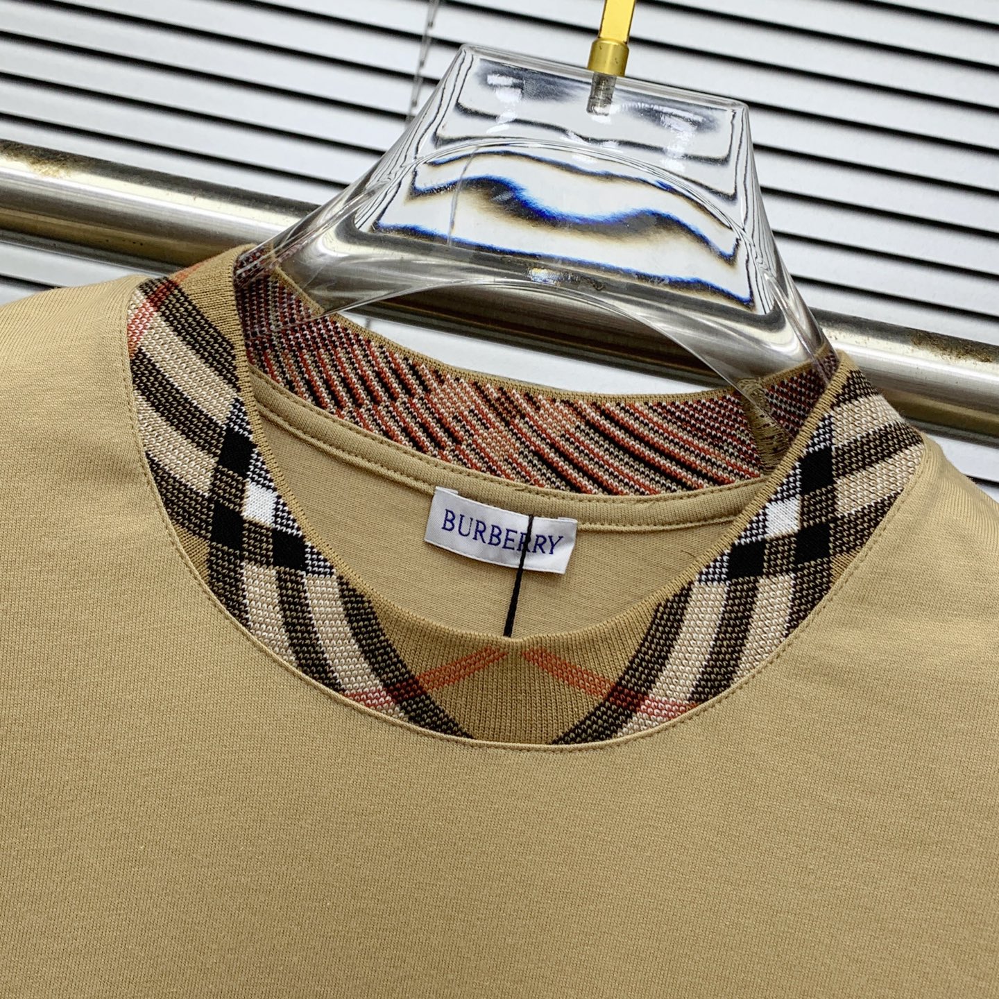 P巴宝莉2025春夏新款男女同款👫短袖T恤，最新款全网独家首上！！~既经典有时尚百搭，谁不爱啊，将经典再