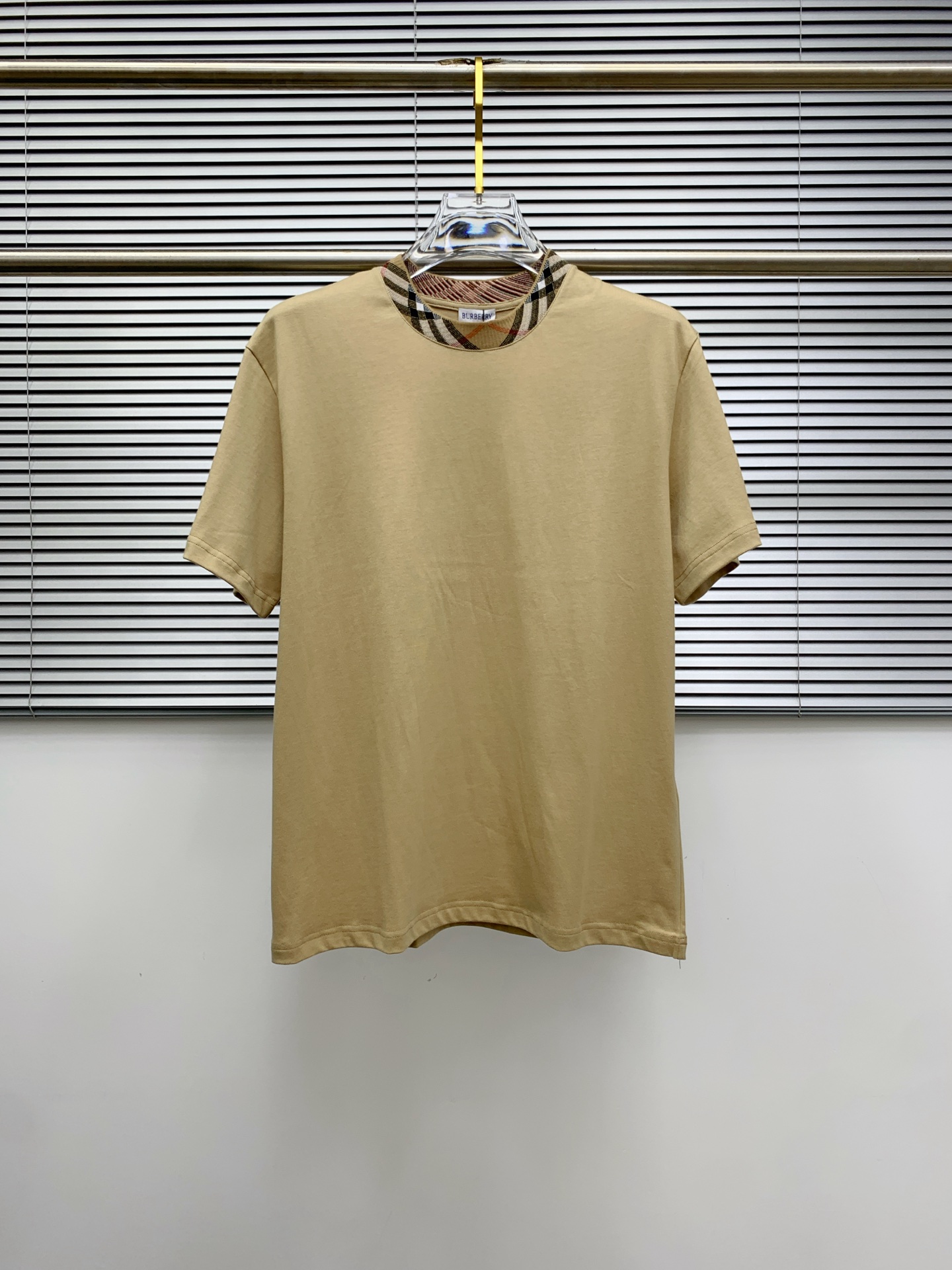 P巴宝莉2025春夏新款男女同款👫短袖T恤，最新款全网独家首上！！~既经典有时尚百搭，谁不爱啊，将经典再