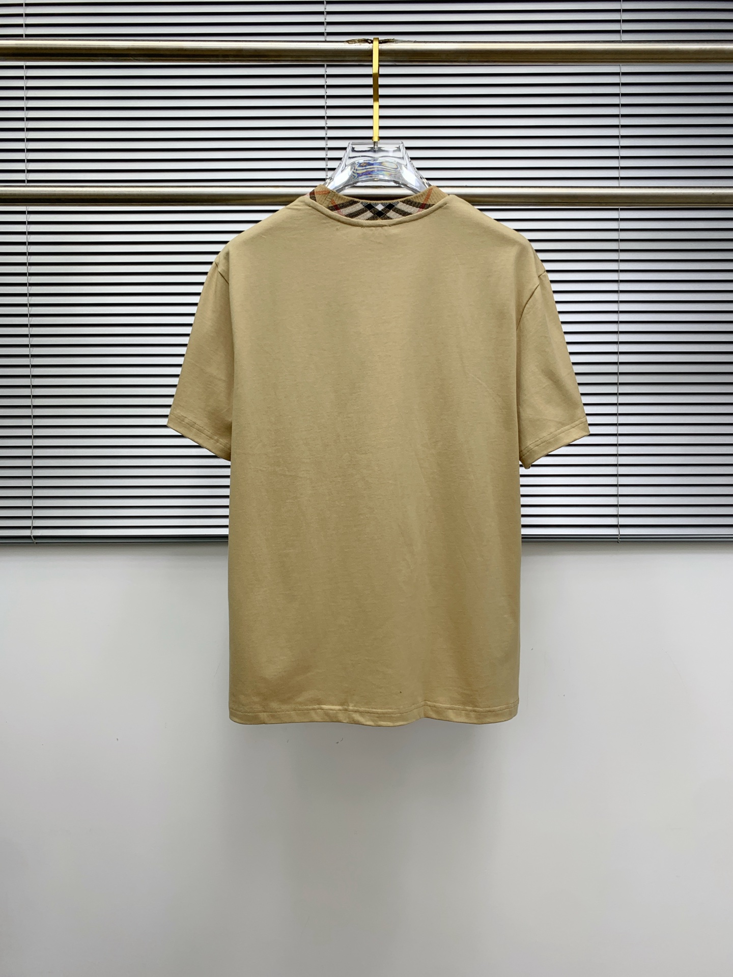 P巴宝莉2025春夏新款男女同款👫短袖T恤，最新款全网独家首上！！~既经典有时尚百搭，谁不爱啊，将经典再