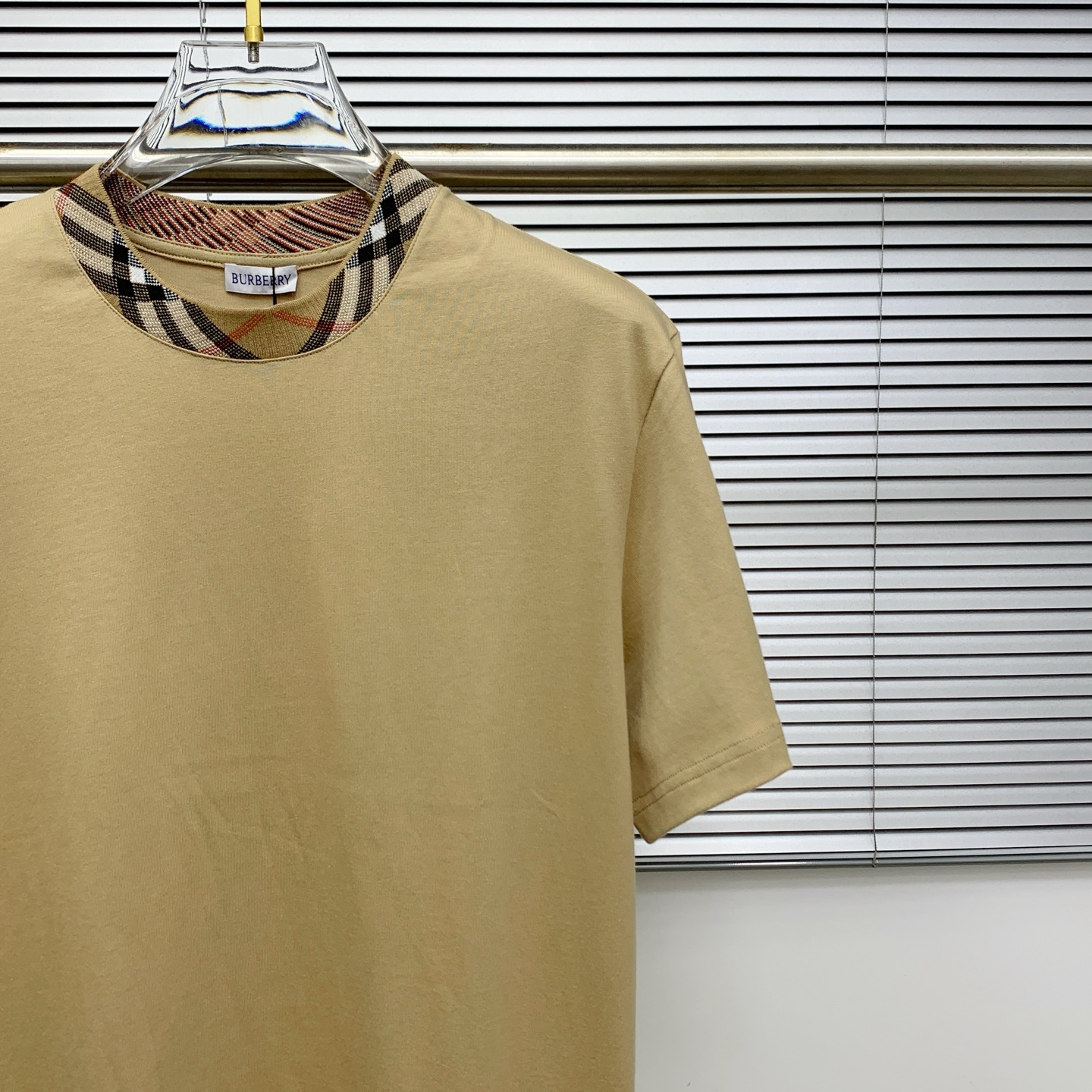 P巴宝莉2025春夏新款男女同款👫短袖T恤，最新款全网独家首上！！~既经典有时尚百搭，谁不爱啊，将经典再