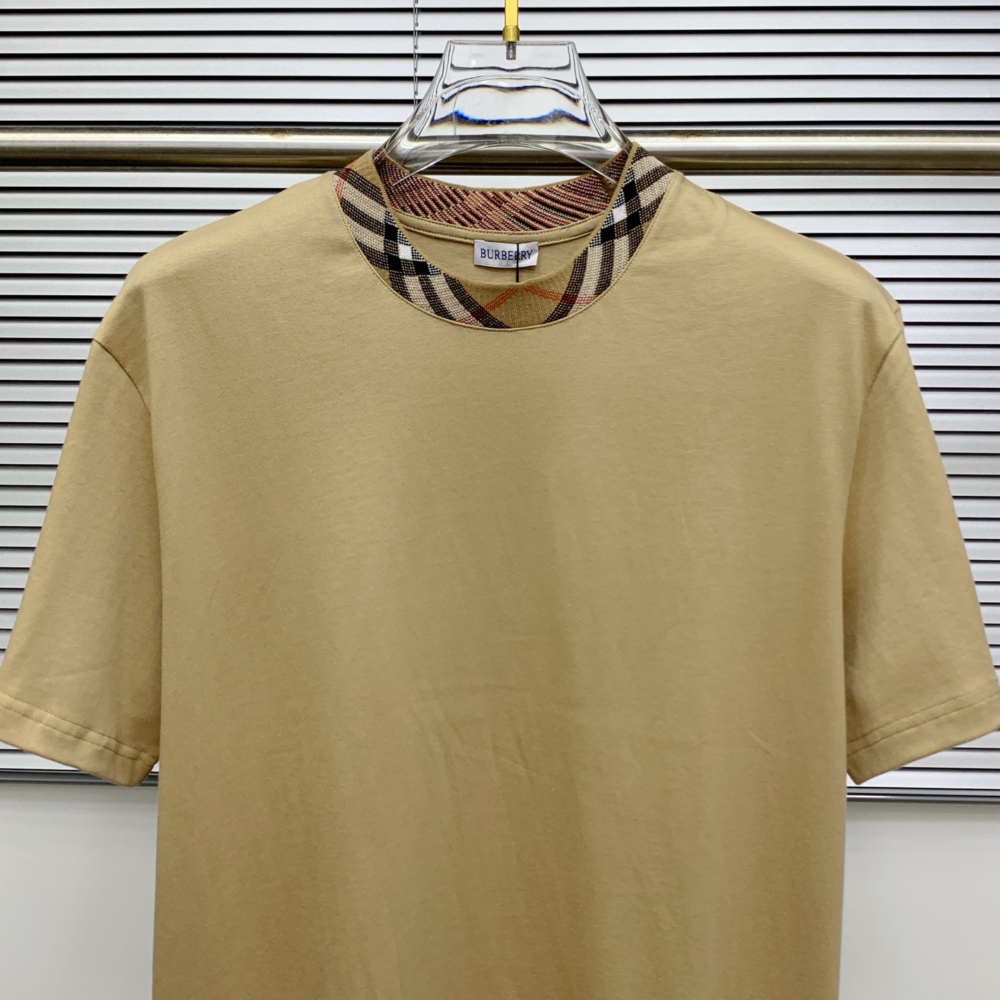 P巴宝莉2025春夏新款男女同款👫短袖T恤，最新款全网独家首上！！~既经典有时尚百搭，谁不爱啊，将经典再