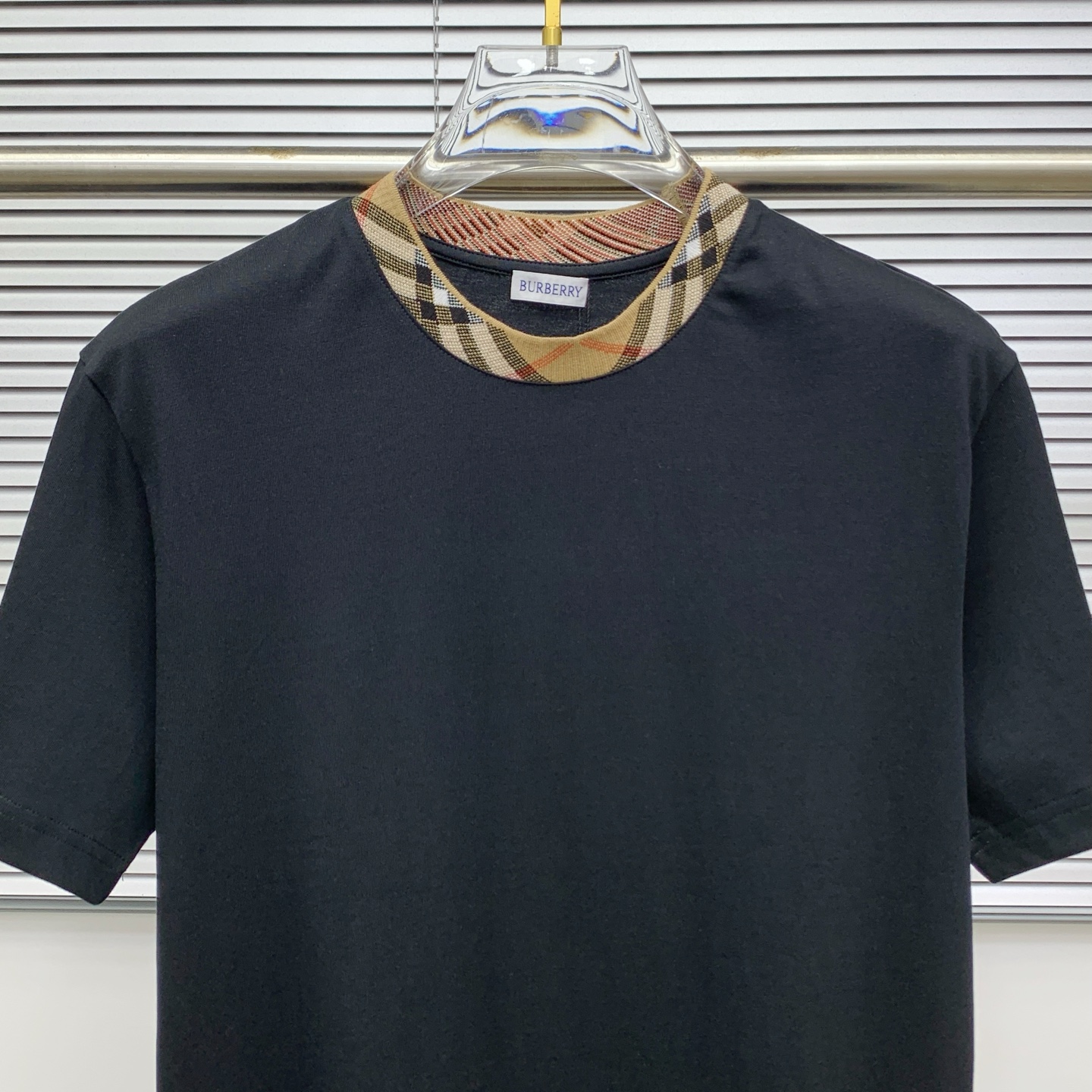 P巴宝莉2025春夏新款男女同款👫短袖T恤，最新款全网独家首上！！~既经典有时尚百搭，谁不爱啊，将经典再