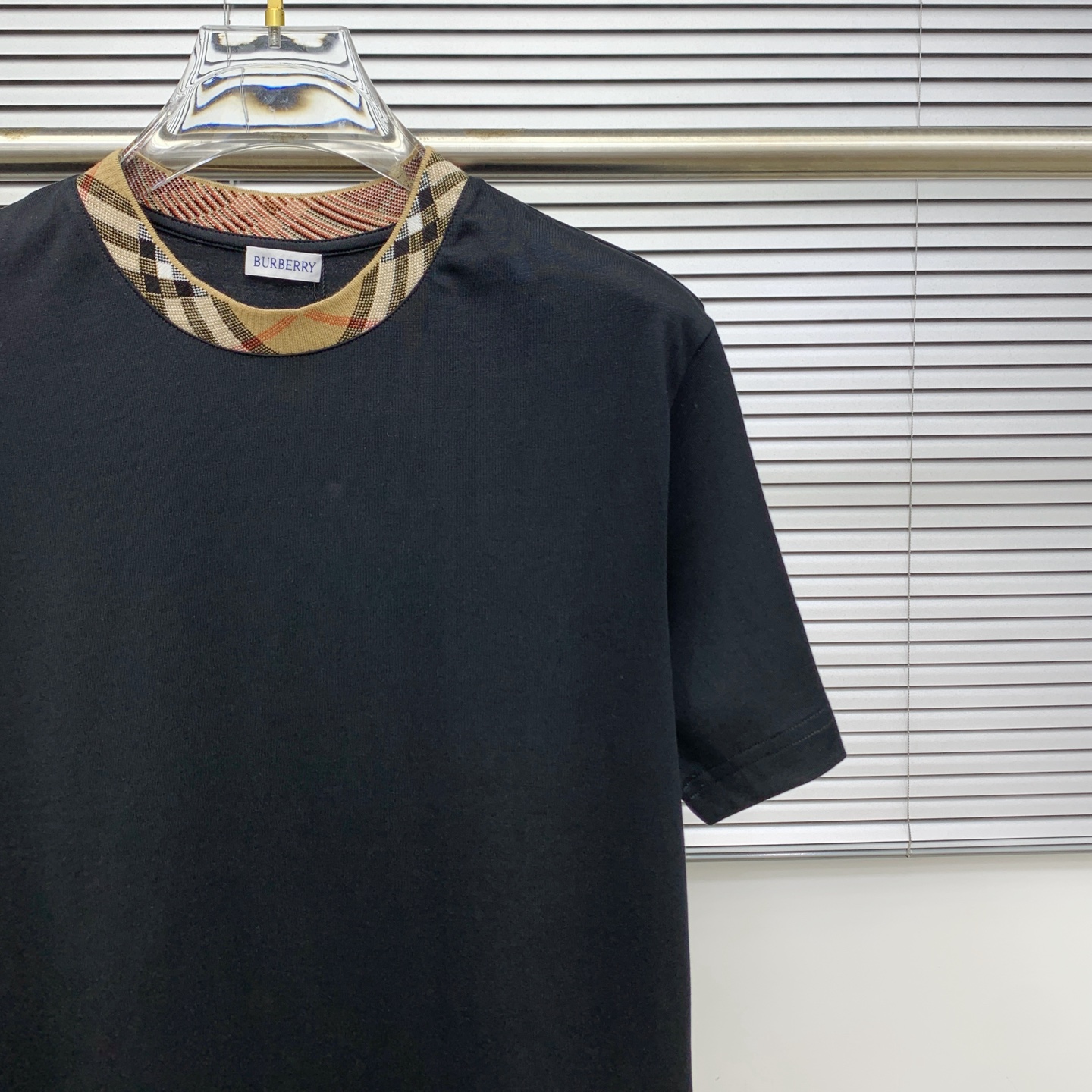 P巴宝莉2025春夏新款男女同款👫短袖T恤，最新款全网独家首上！！~既经典有时尚百搭，谁不爱啊，将经典再