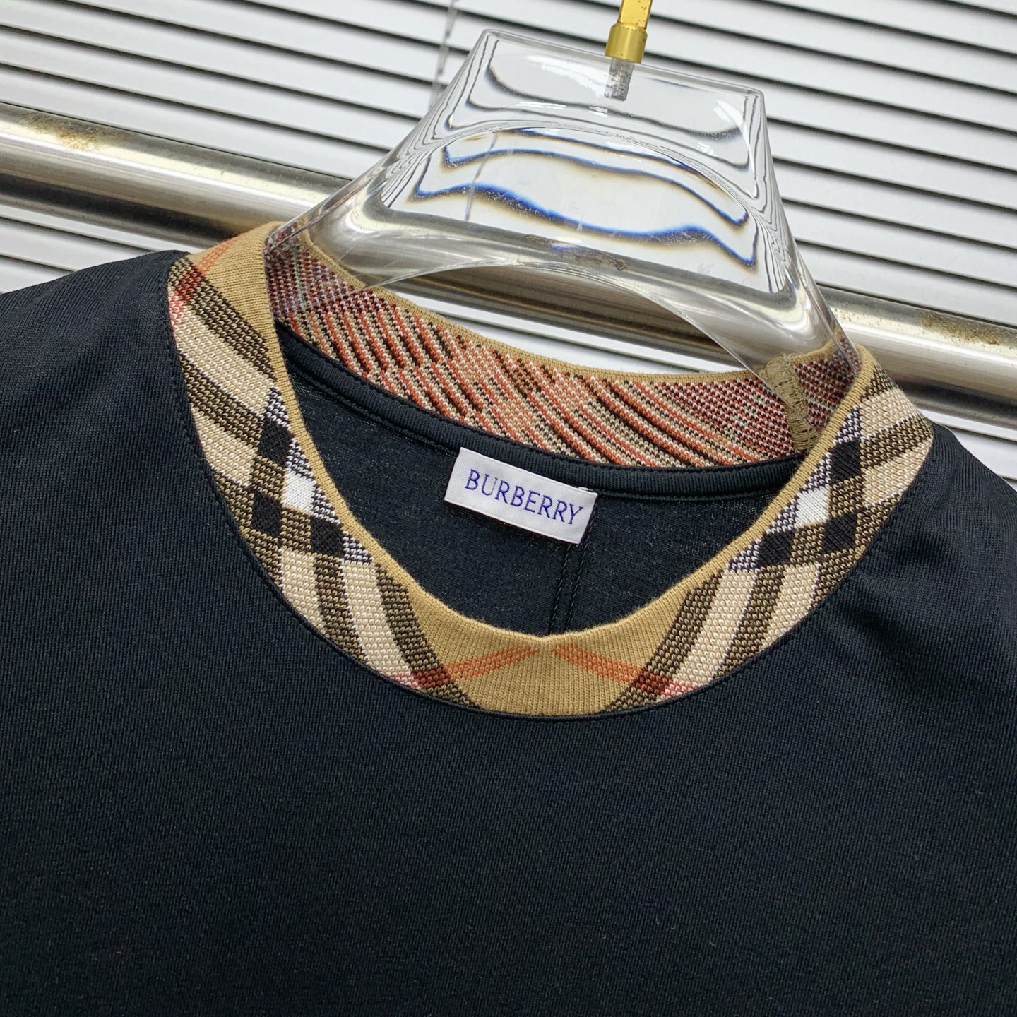 P巴宝莉2025春夏新款男女同款👫短袖T恤，最新款全网独家首上！！~既经典有时尚百搭，谁不爱啊，将经典再