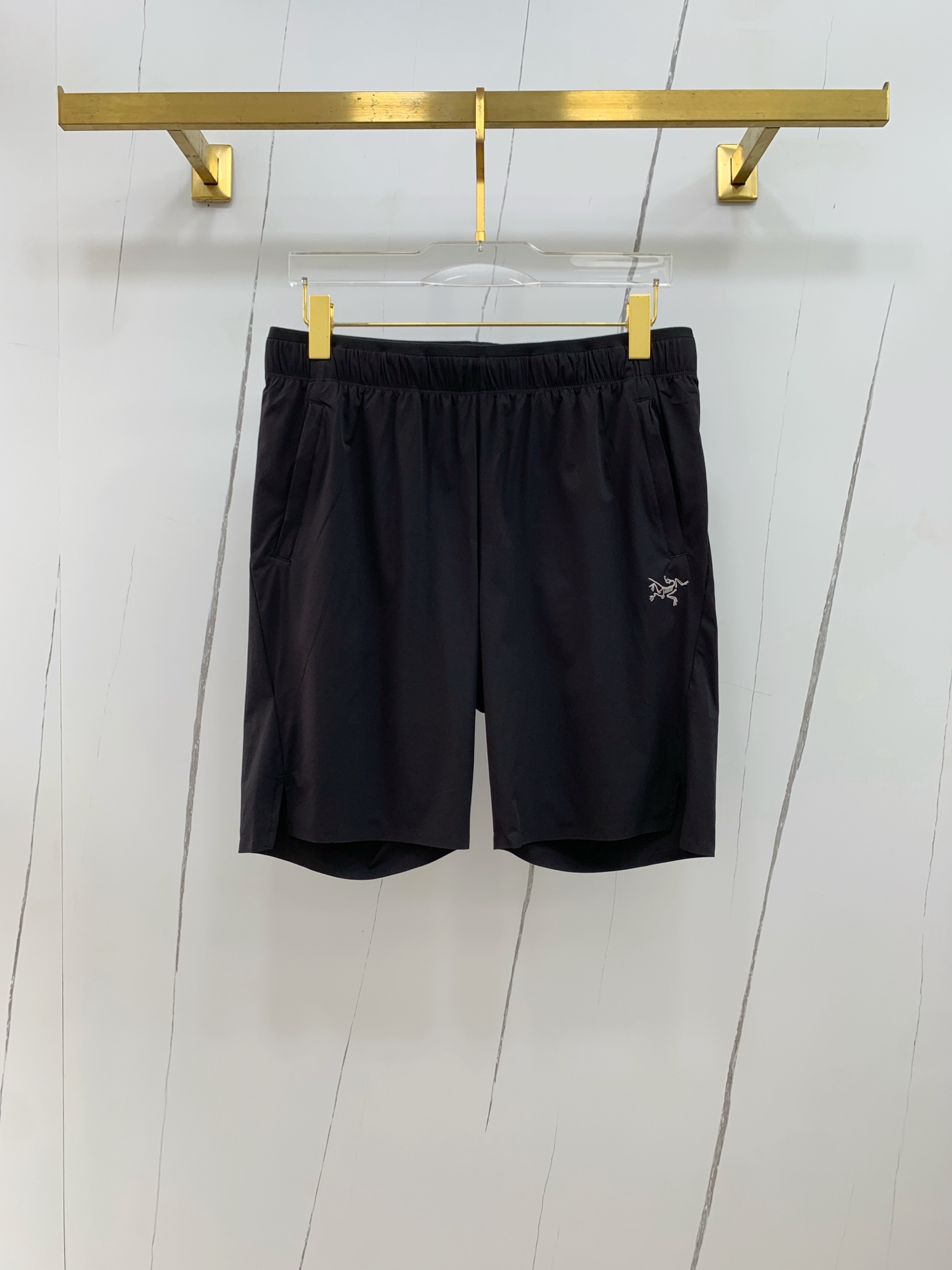 NO:485922,Archaeopteryx has complete three standards. New summer casual shorts for men, high-end custom fabric breathable fabric, extremely breathable elastic and comfortable, impeccable details, top-level auxiliary materials, original logo design concept, delicate and soft feel!  The upper body style is excellent!  Size M-3Xl,arc'teryx,shorts,alexander wang19860909始祖鸟三标齐全 夏季新款男士休闲短裤,高级定制面料透气面料 透气弹力舒适度极高,细节无可挑剔,顶级辅料配备,原版logo设计理念,手感细腻柔软！上身版型超赞！尺码M-3Xl,arc'teryx,shorts,alexander wang,Men's clothing