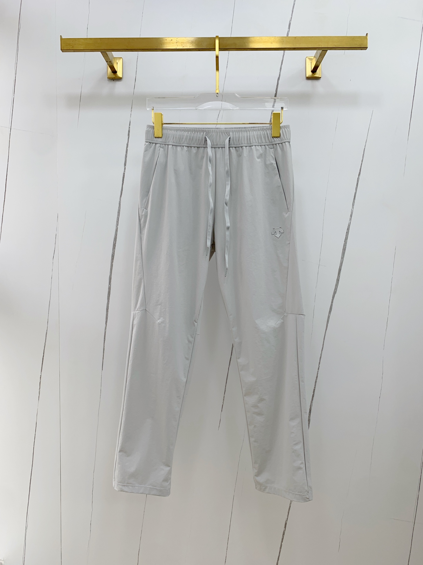 “Re-Emergence of High-Quality Mono-Ordered Fashion Pants with Latest Hardware”