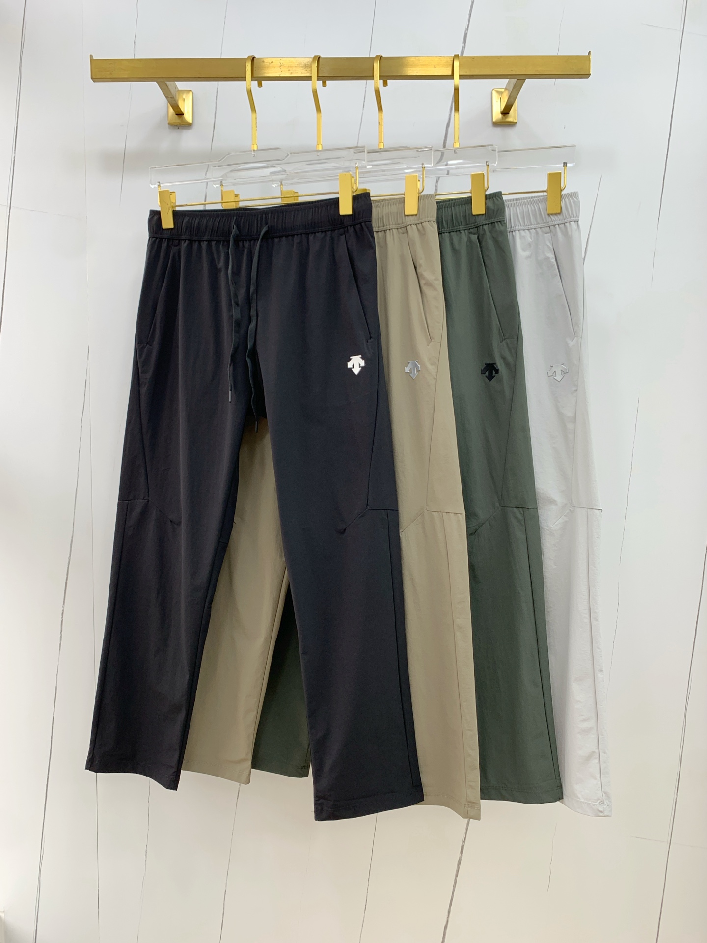 Re-Emergence of High-Quality Mono-Ordered Fashion Pants with Stylish Comfort
