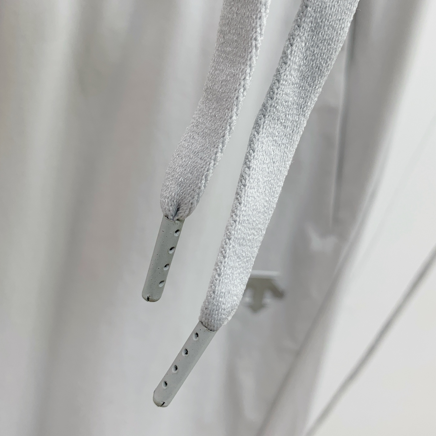 “Re-Emergence of High-Quality Mono-Ordered Fashion Pants with Latest Hardware” - 图片 6