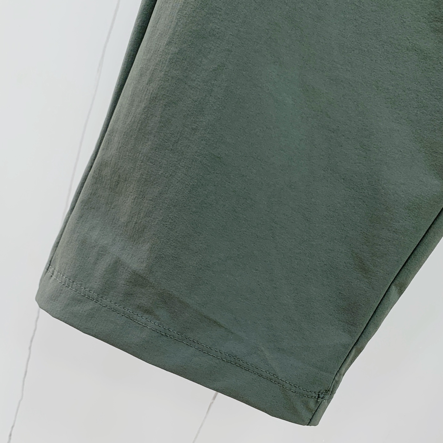 “High-Quality Mono-Ordered Fashion Pants Re-Emergence with Latest Hardware” - 图片 8