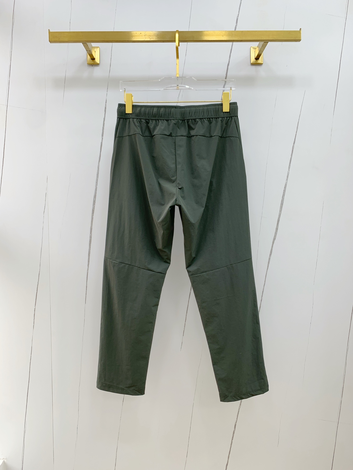 “High-Quality Mono-Ordered Fashion Pants Re-Emergence with Latest Hardware” - 图片 9
