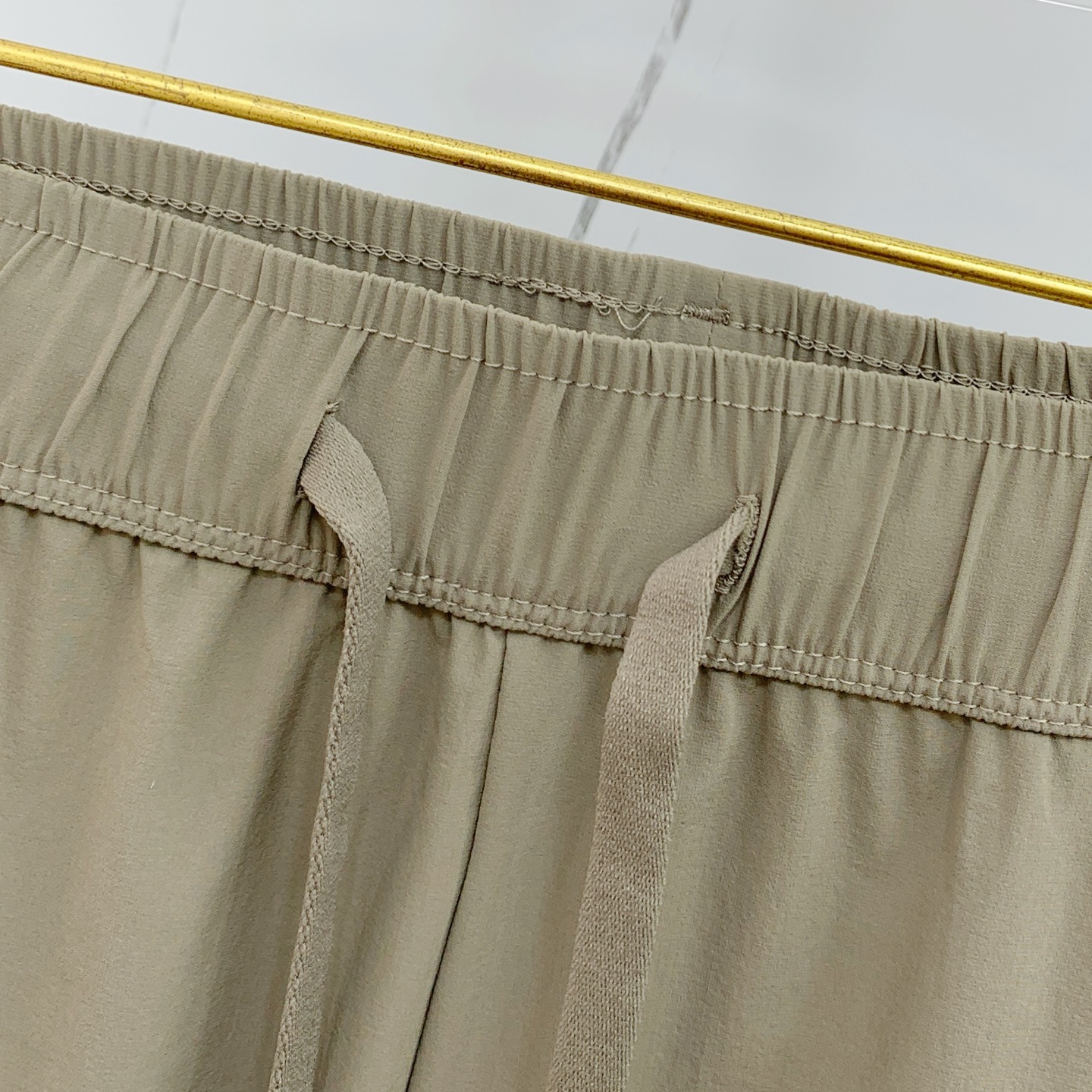 “High-Quality Fashion Pants: Super Stylish, Comfortable, and Versatile in Monochrome Custom Design” - 图片 4