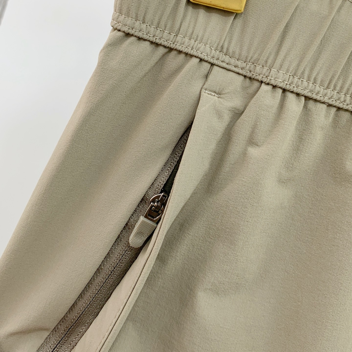 “High-Quality Fashion Pants: Super Stylish, Comfortable, and Versatile in Monochrome Custom Design” - 图片 5