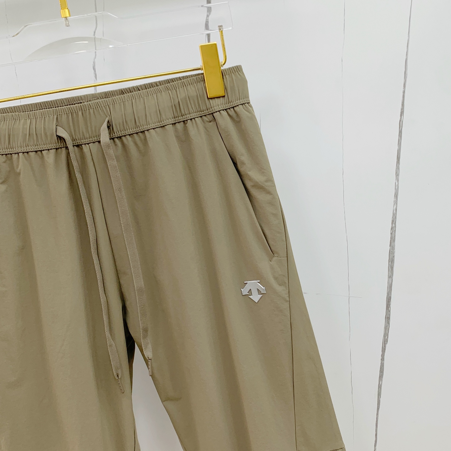 “High-Quality Fashion Pants: Super Stylish, Comfortable, and Versatile in Monochrome Custom Design” - 图片 3