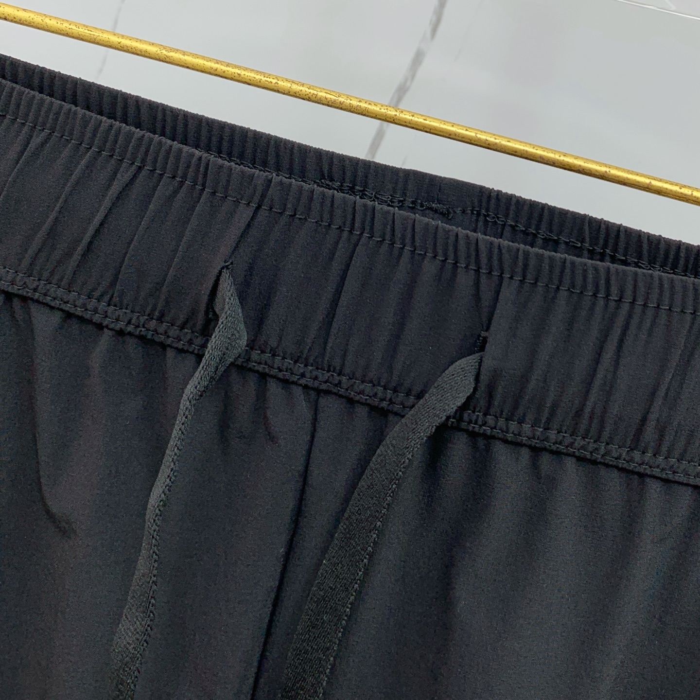 Stylish Monochrome Fashion Pants Re-Emerged with High Quality and Comfort. - 图片 5