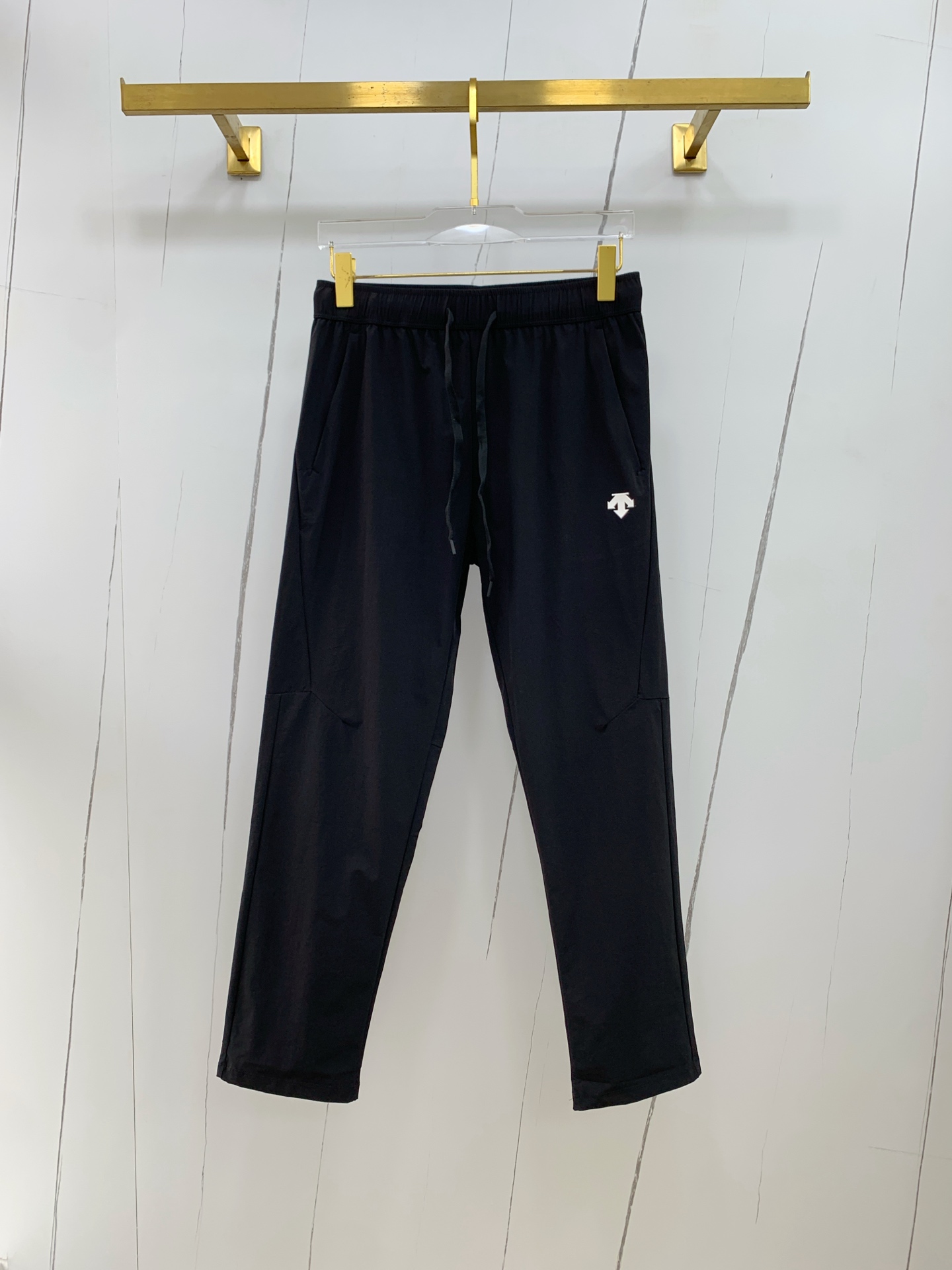 Stylish Monochrome Fashion Pants Re-Emerged with High Quality and Comfort. - 图片 2