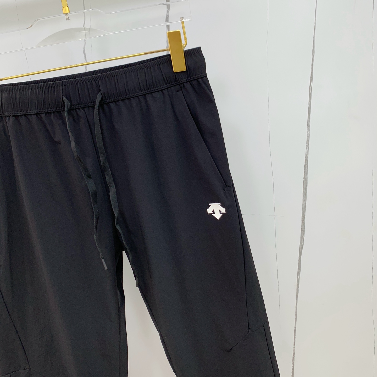 Stylish Monochrome Fashion Pants Re-Emerged with High Quality and Comfort. - 图片 4
