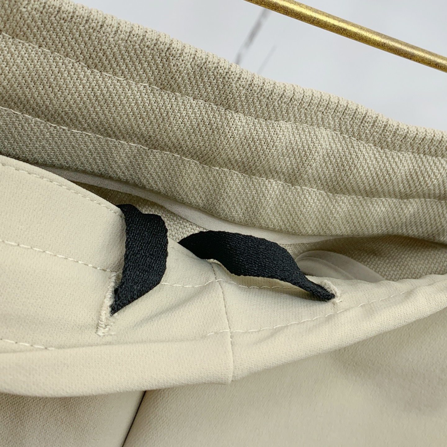Re-emergence of High-Quality Mono-Ordered Fashion Pants with Wide, Stylish, and Comfortable Design - 图片 5