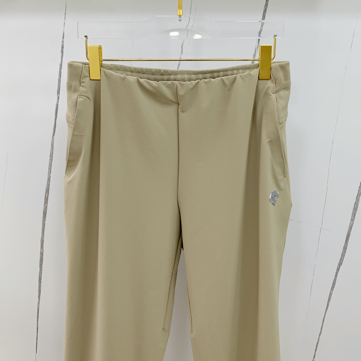 Re-emergence of High-Quality Mono-Ordered Fashion Pants with Wide, Stylish, and Comfortable Design - 图片 2