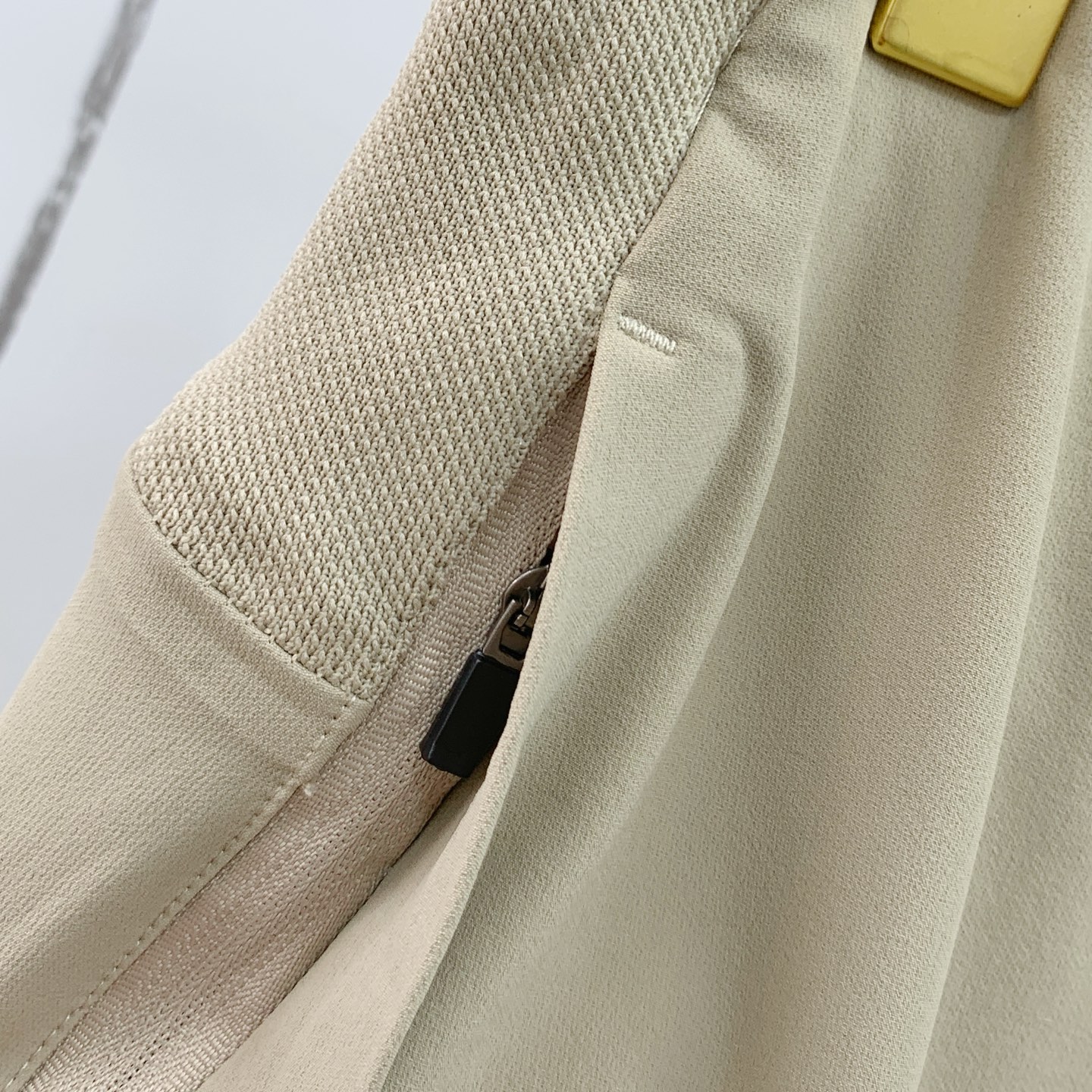 Re-emergence of High-Quality Mono-Ordered Fashion Pants with Wide, Stylish, and Comfortable Design - 图片 4