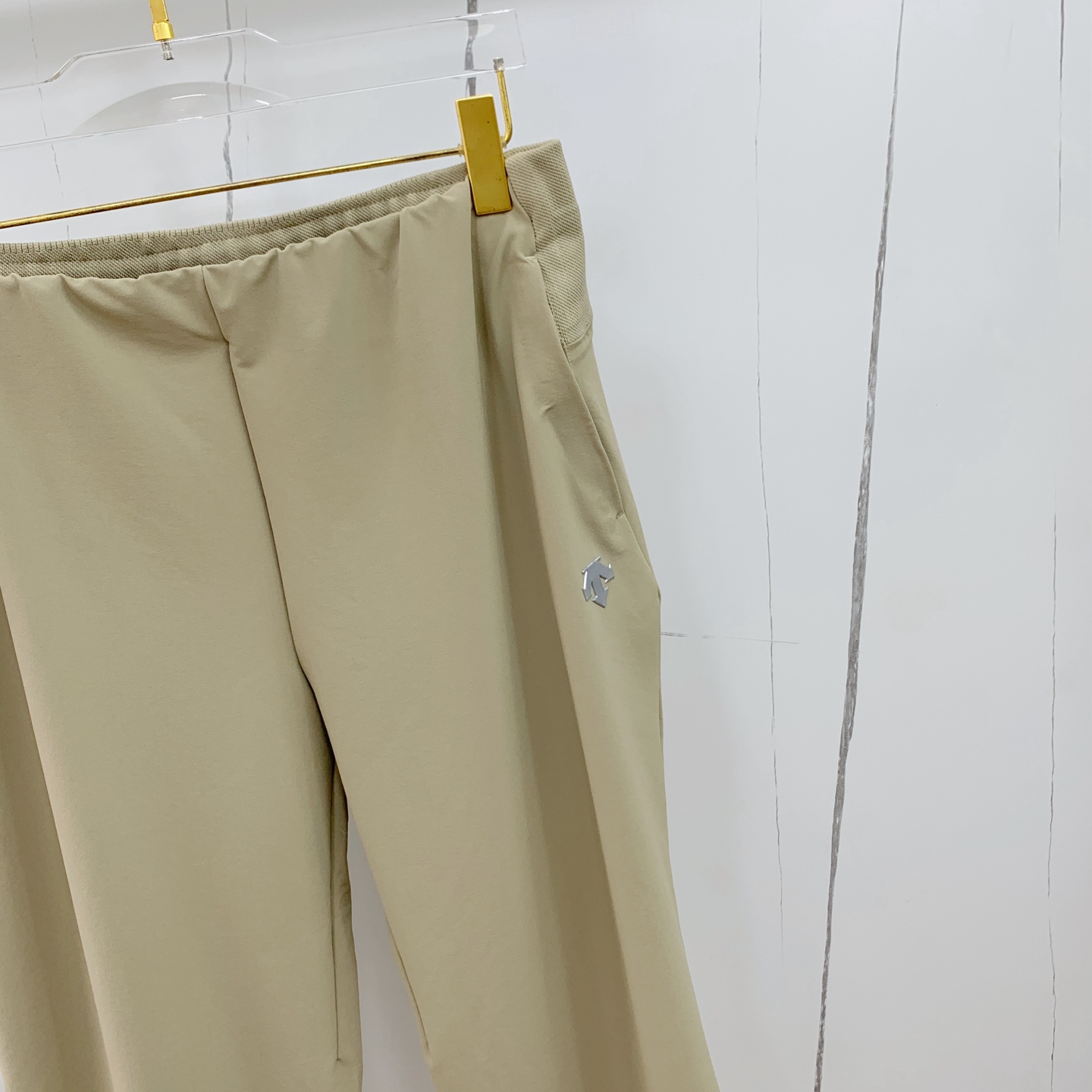 Re-emergence of High-Quality Mono-Ordered Fashion Pants with Wide, Stylish, and Comfortable Design - 图片 3