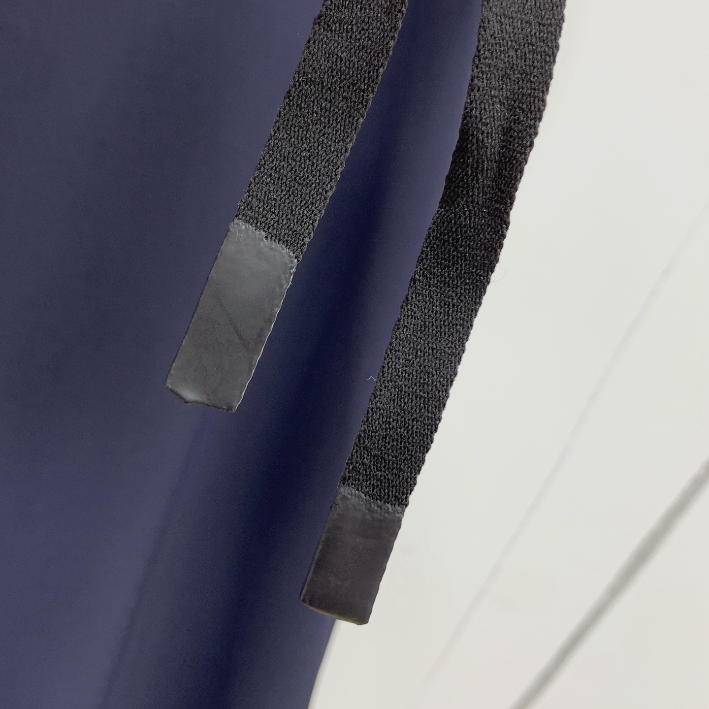 “Re-emergence of High-Quality Mono-Ordered Fashion Pants with Latest Hardware” - 图片 6