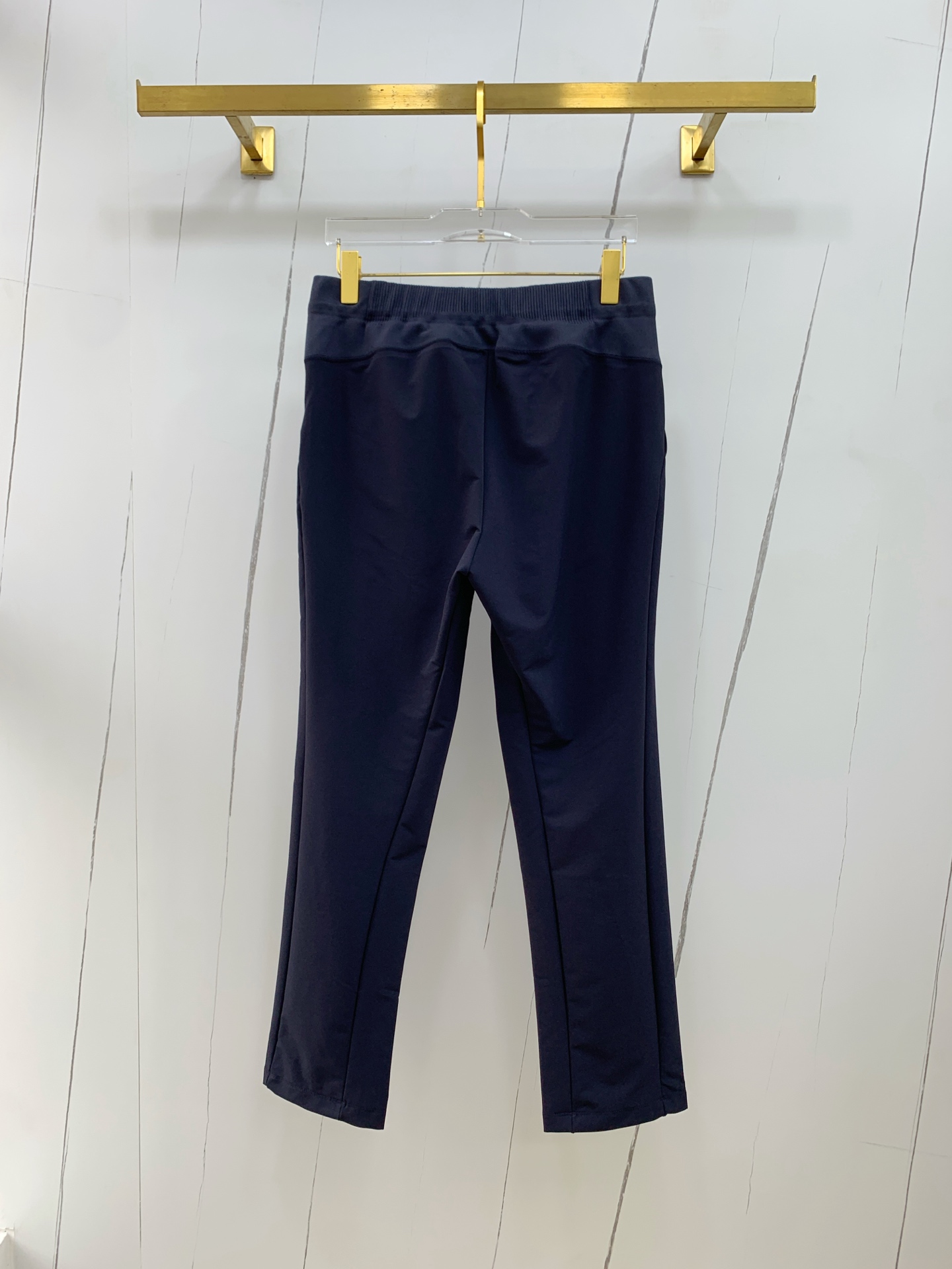 “Re-emergence of High-Quality Mono-Ordered Fashion Pants with Latest Hardware” - 图片 9