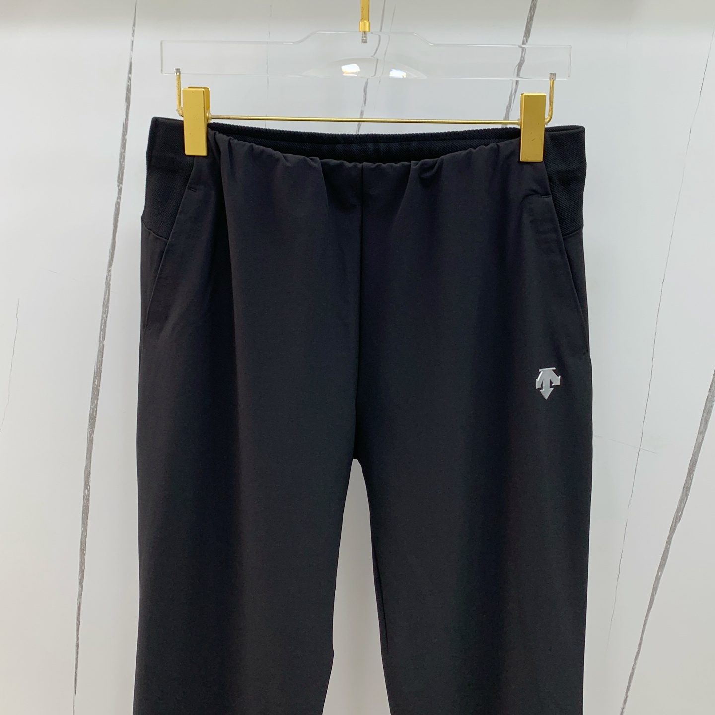 “Re-emergence of High-Quality Fashion Pants in Monochrome Custom Style” - 图片 3