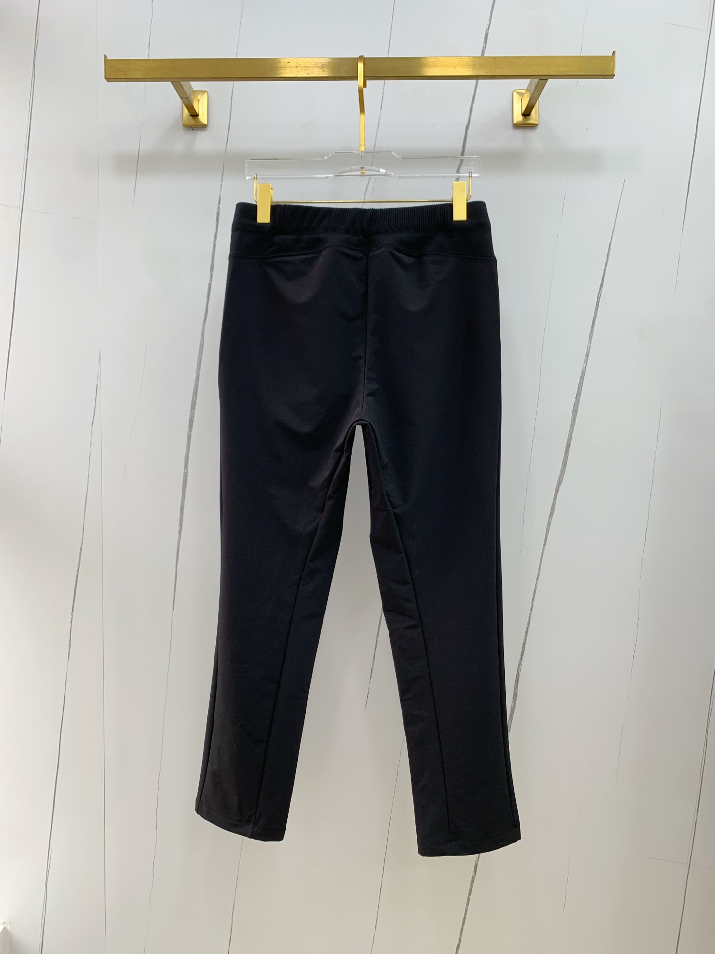“Re-emergence of High-Quality Fashion Pants in Monochrome Custom Style” - 图片 9