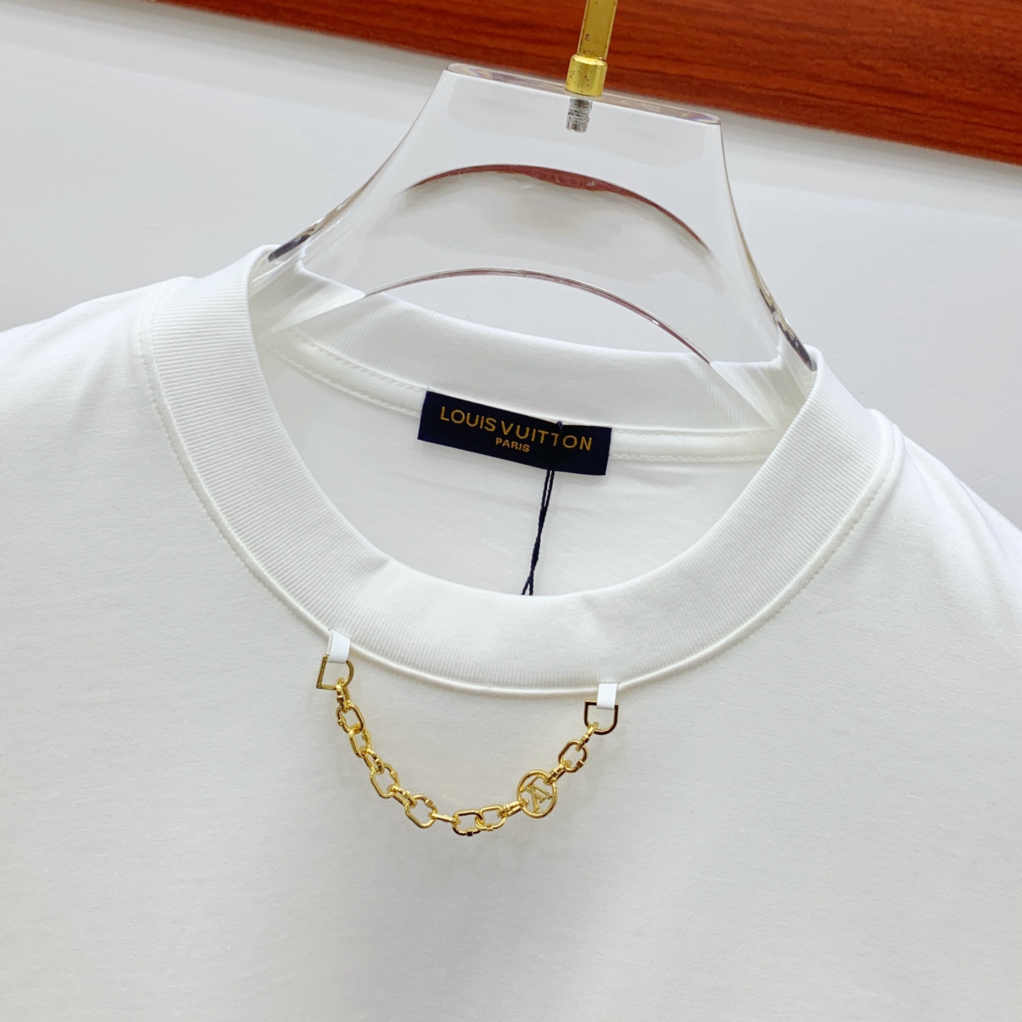 ssLV纯棉最新面料！经典标识图案logo时尚简约潮流短袖，最顶级的品质专柜原单短袖，顶级制作工艺进口面