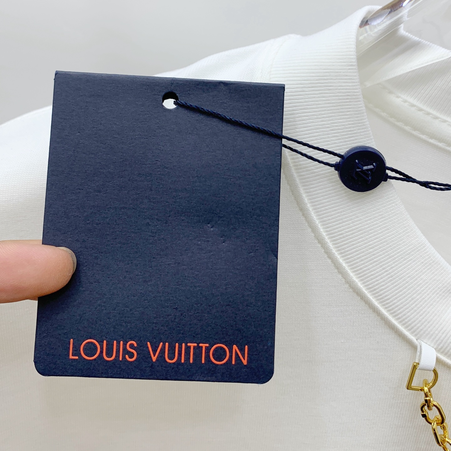 ssLV纯棉最新面料！经典标识图案logo时尚简约潮流短袖，最顶级的品质专柜原单短袖，顶级制作工艺进口面