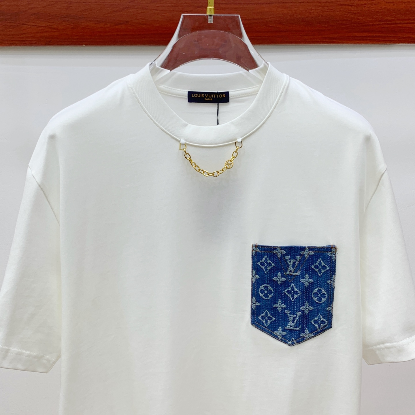 ssLV纯棉最新面料！经典标识图案logo时尚简约潮流短袖，最顶级的品质专柜原单短袖，顶级制作工艺进口面