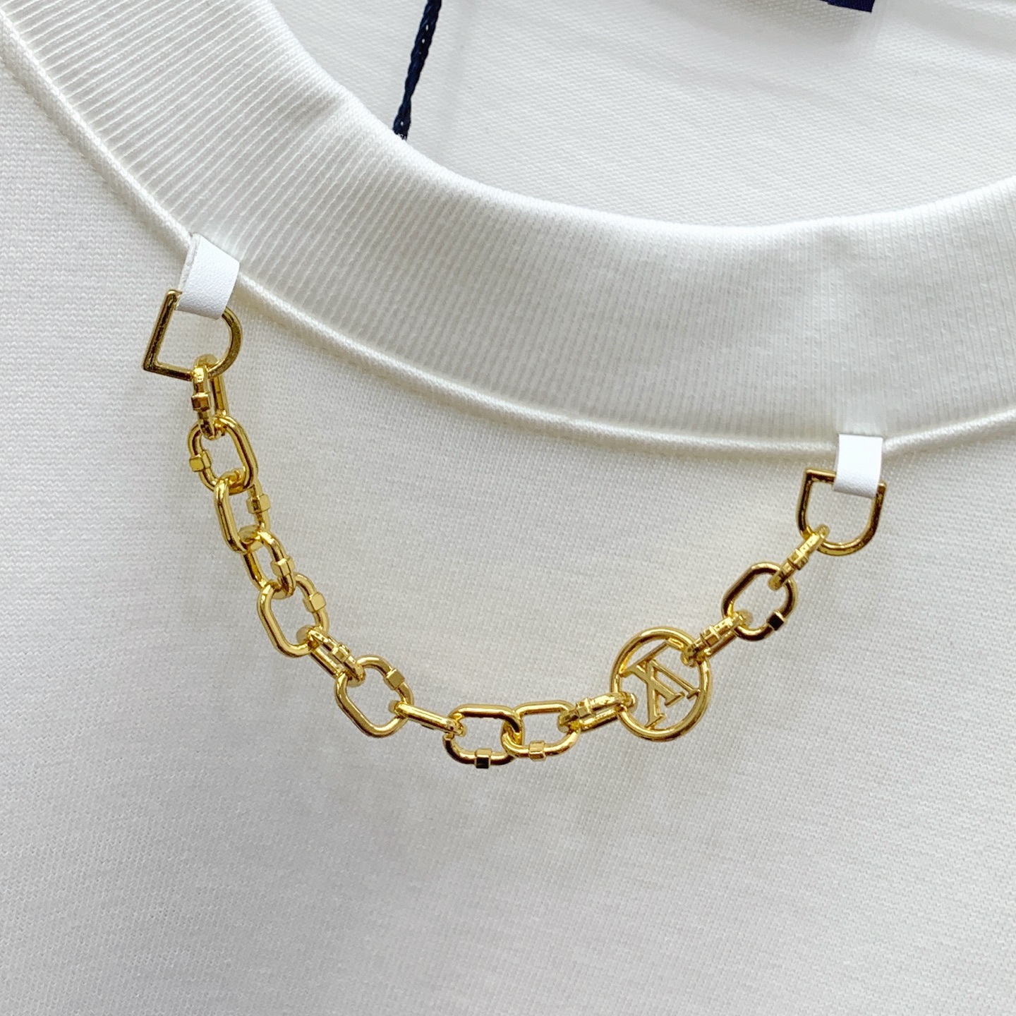 ssLV纯棉最新面料！经典标识图案logo时尚简约潮流短袖，最顶级的品质专柜原单短袖，顶级制作工艺进口面