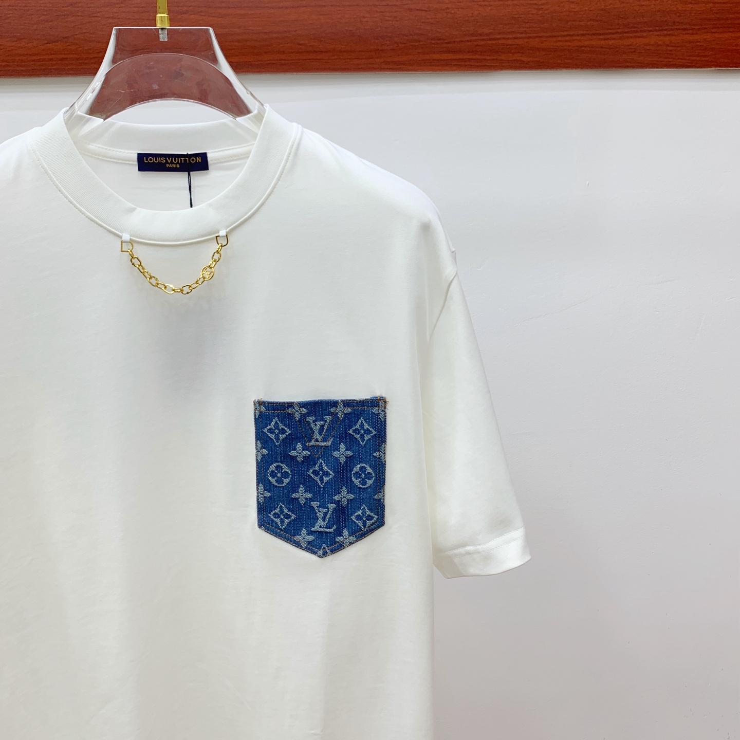 ssLV纯棉最新面料！经典标识图案logo时尚简约潮流短袖，最顶级的品质专柜原单短袖，顶级制作工艺进口面